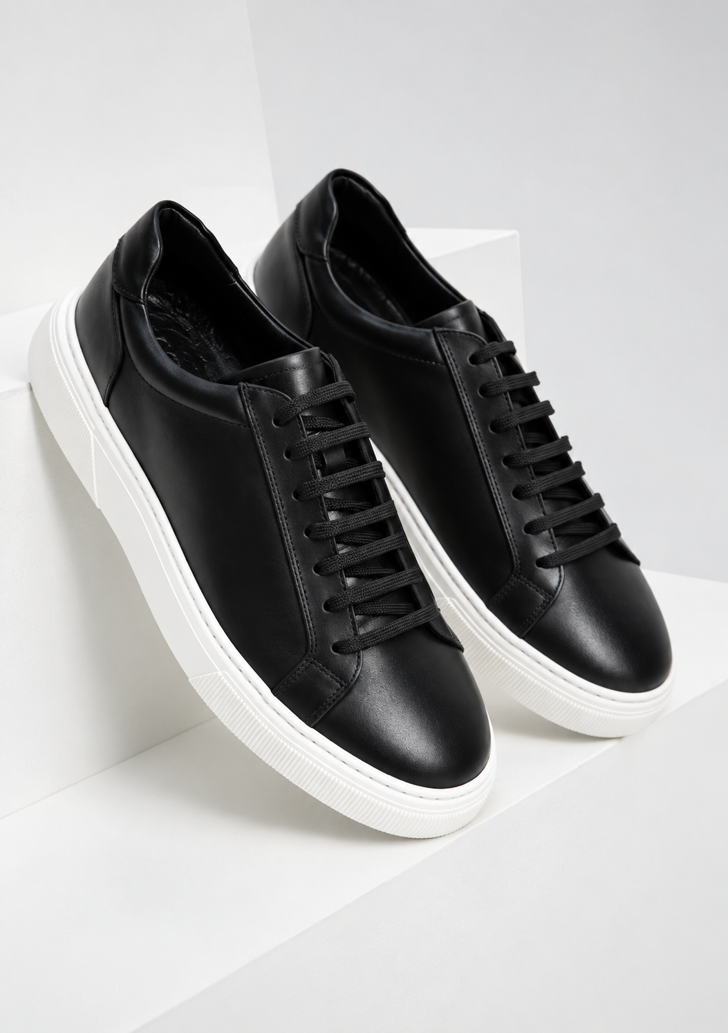 CLASSIC LEATHER SNEAKERS - BLACK