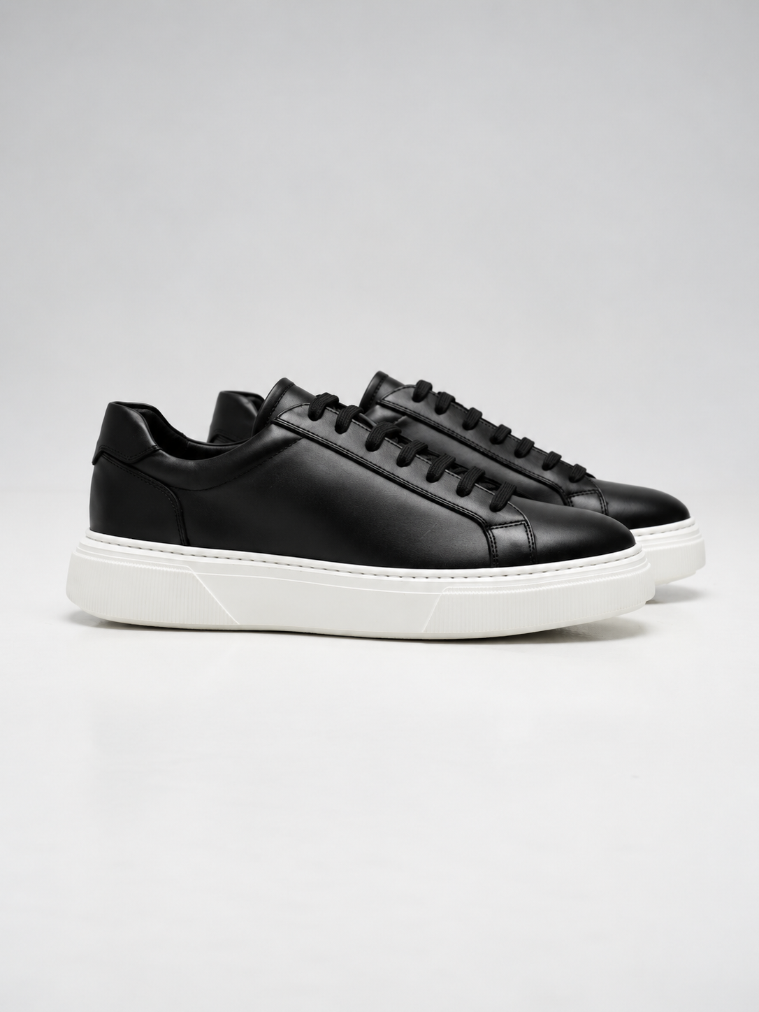 CLASSIC LEATHER SNEAKERS - BLACK
