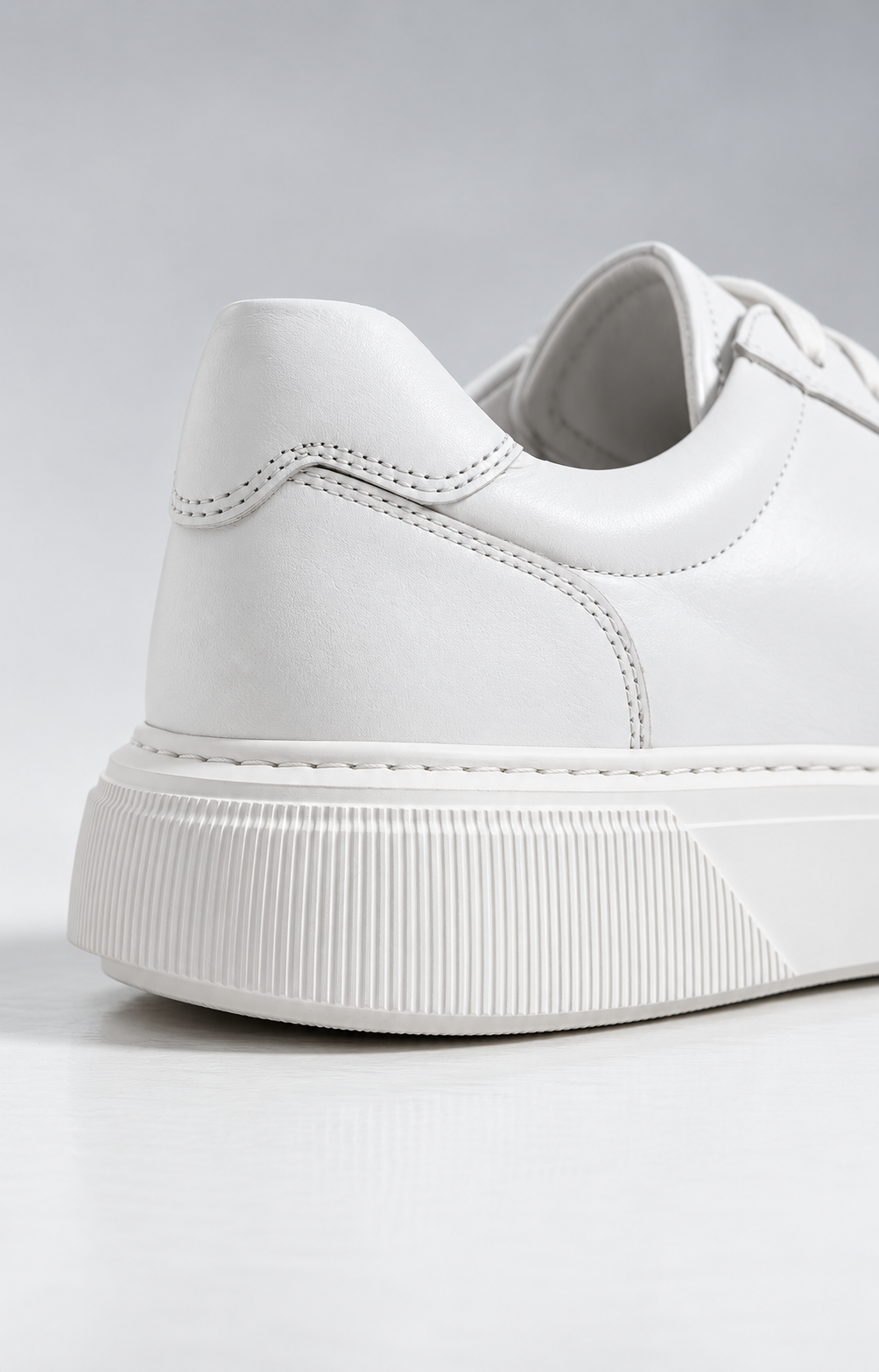 CLASSIC LEATHER SNEAKERS - WHITE