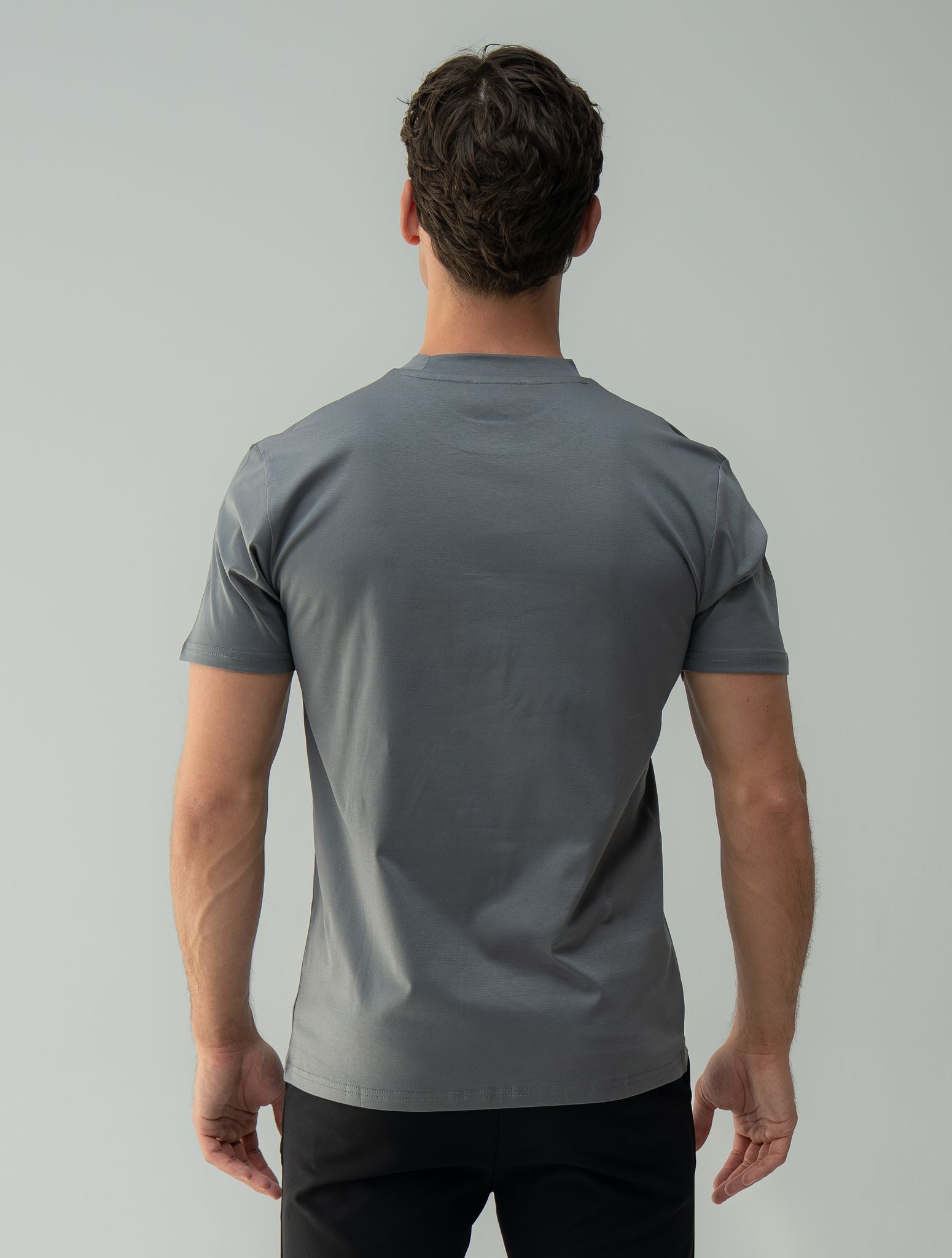 Arso Amsterdam Slim cotton tee
Slim fit
100% cotton
Soft and breathable
Crew neck
Short sleeves
100% Waterproof/Stain-proof