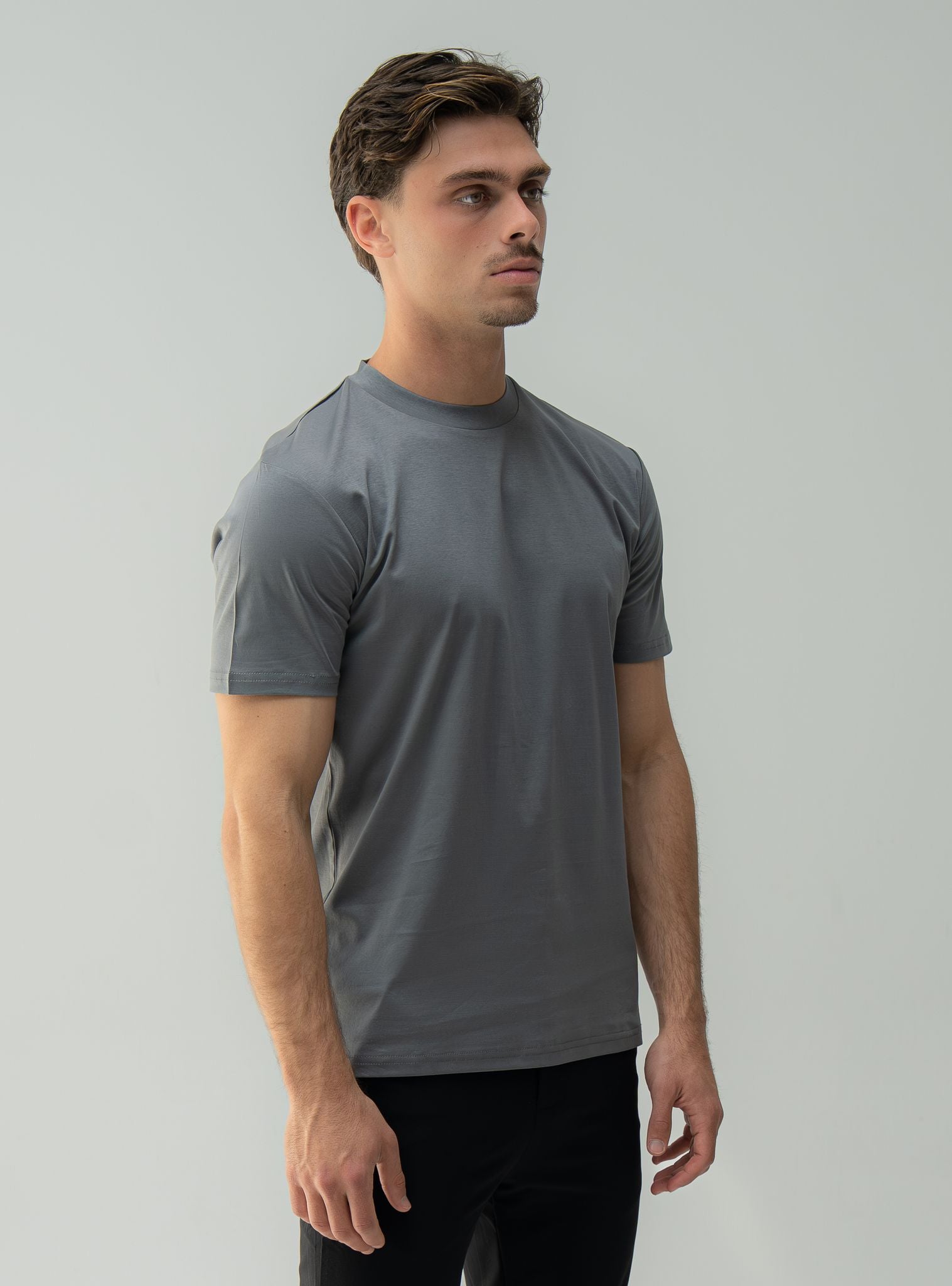 Arso Amsterdam Slim cotton tee
Slim fit
100% cotton
Soft and breathable
Crew neck
Short sleeves
100% Waterproof/Stain-proof