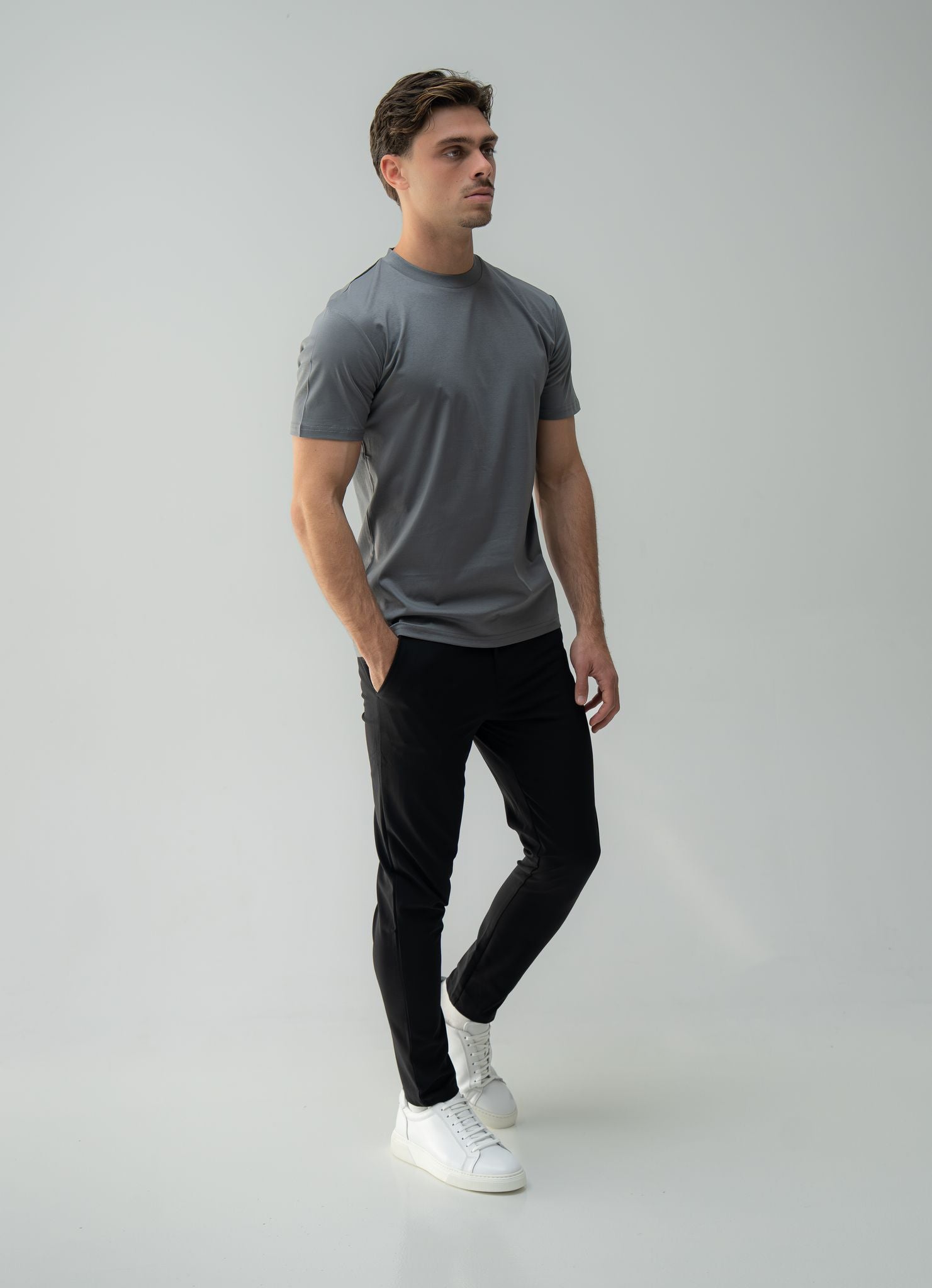 Arso Amsterdam Slim cotton tee
Slim fit
100% cotton
Soft and breathable
Crew neck
Short sleeves
100% Waterproof/Stain-proof