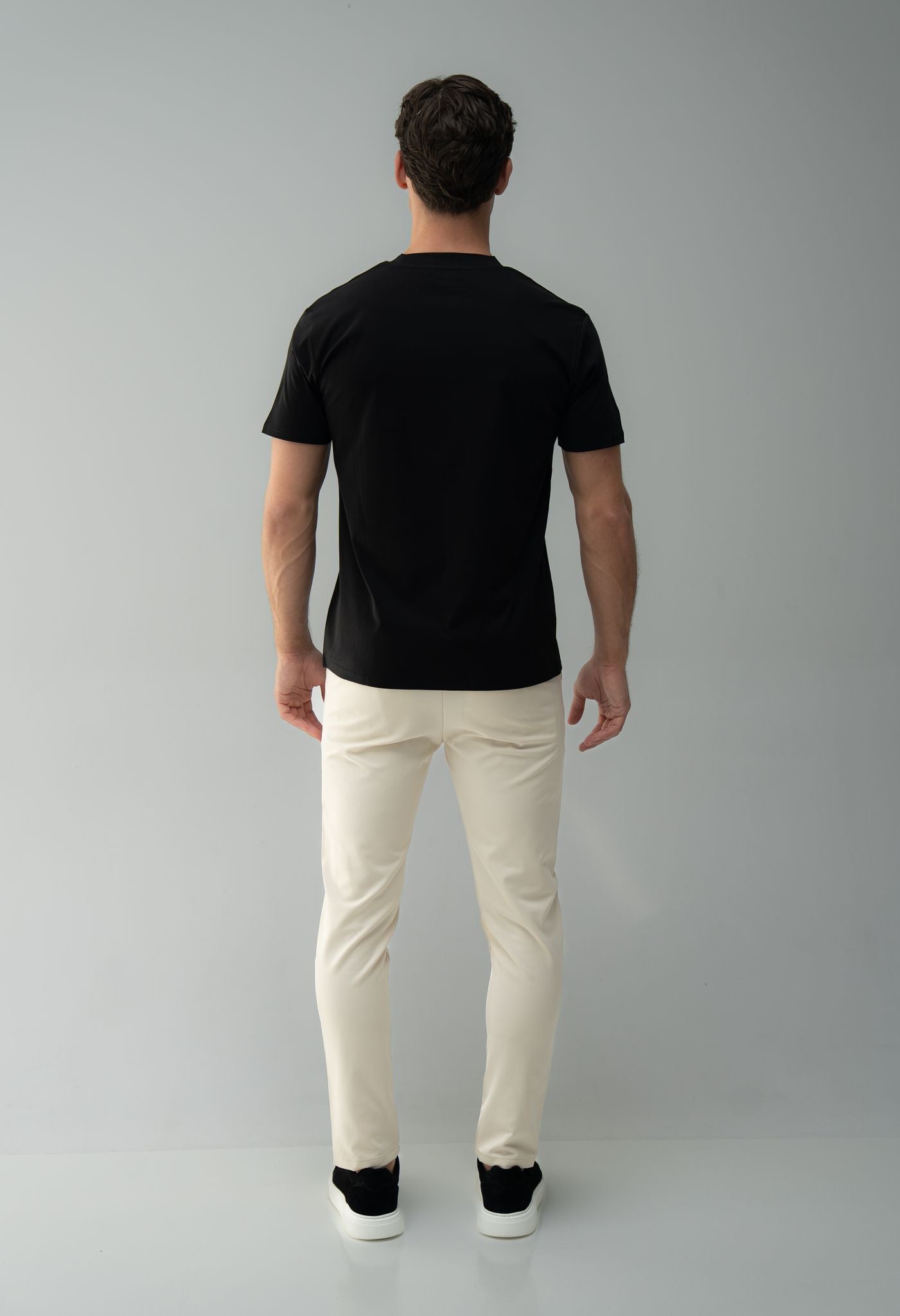 Arso Amsterdam Slim cotton tee
Slim fit
100% cotton
Soft and breathable
Crew neck
Short sleeves
100% Waterproof/Stain-proof