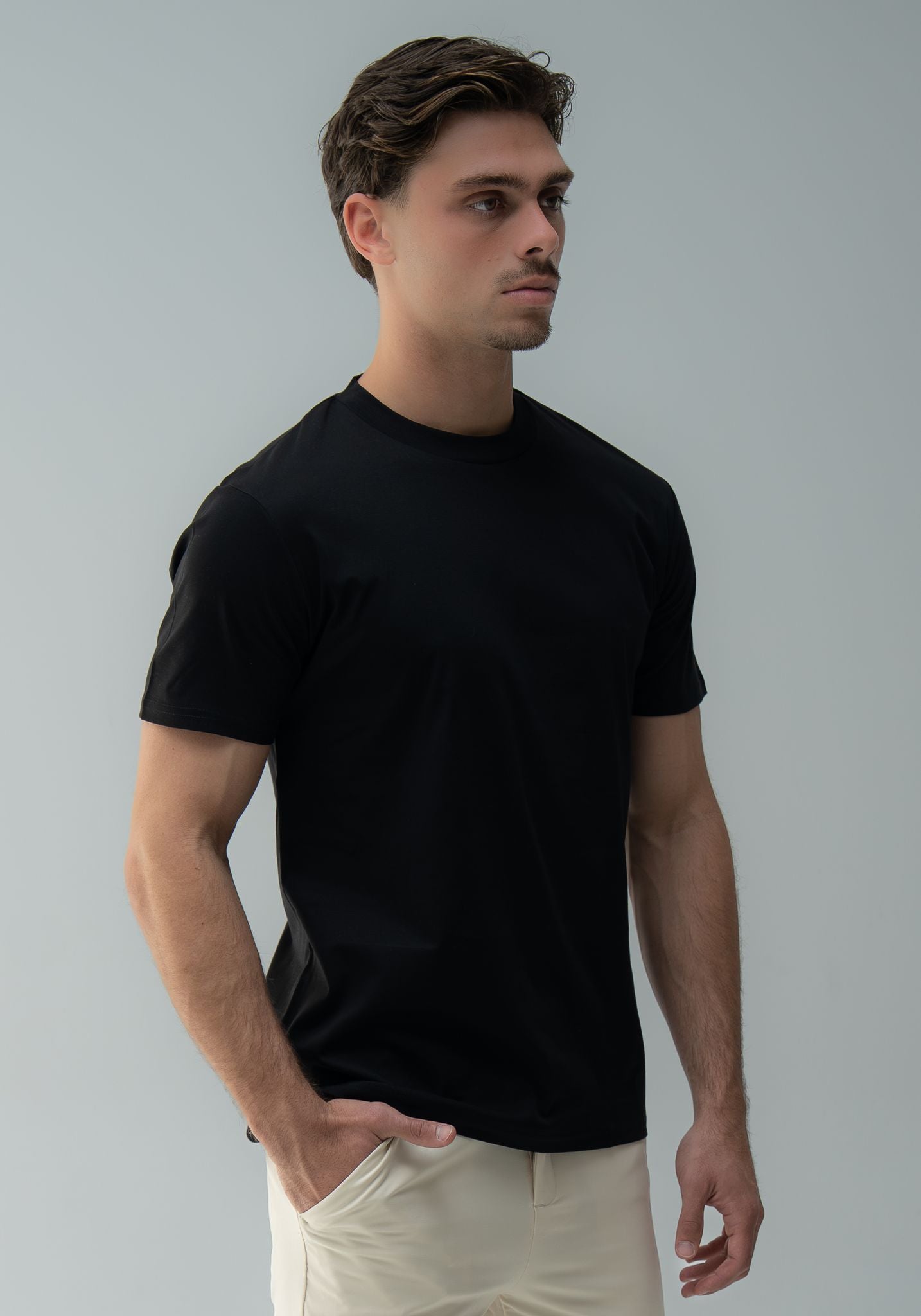 Arso Amsterdam Slim cotton tee
Slim fit
100% cotton
Soft and breathable
Crew neck
Short sleeves
100% Waterproof/Stain-proof