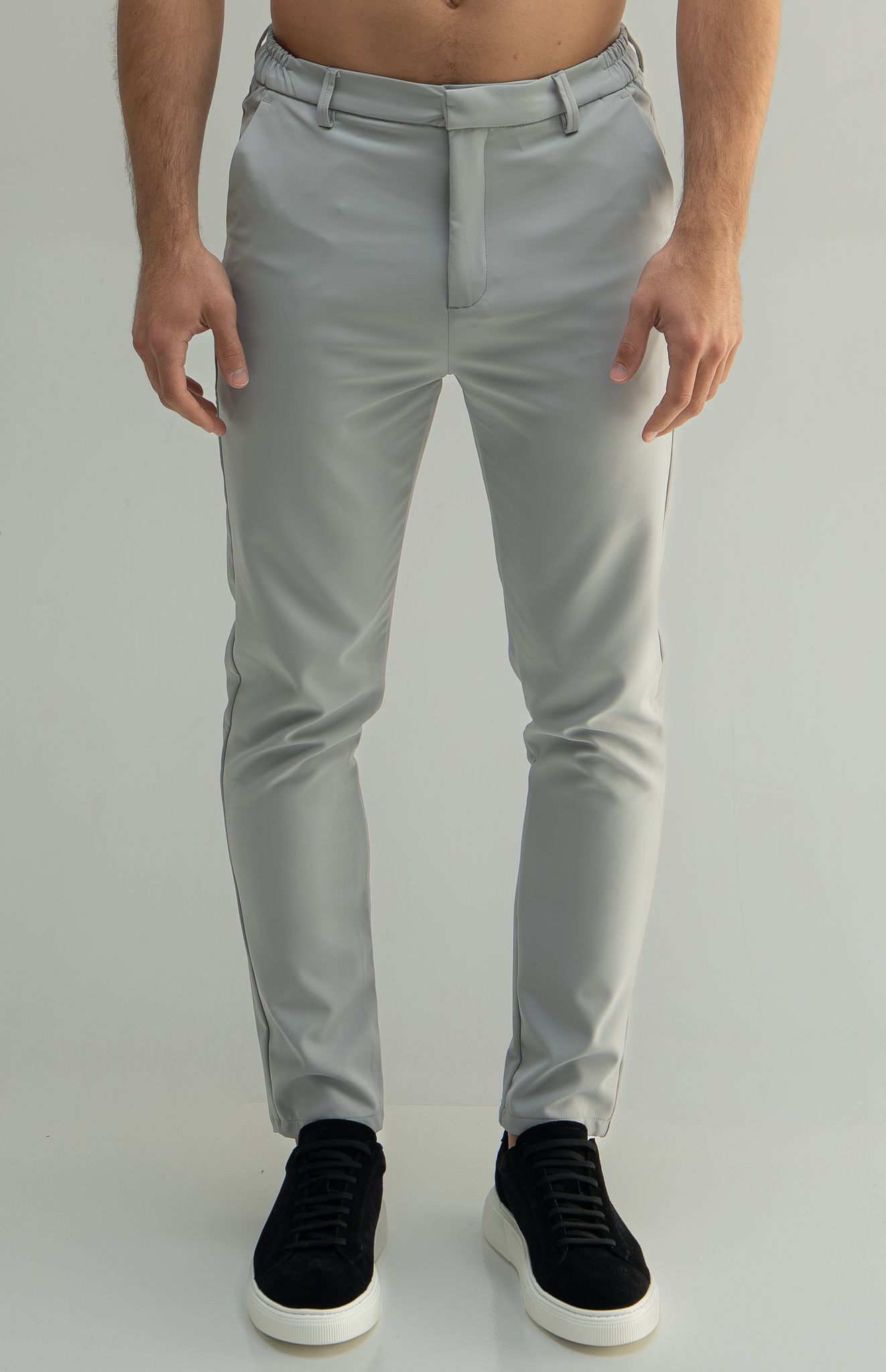 Tailored stretch trousers 
Slim fit
Stretch fabric
Belt loops