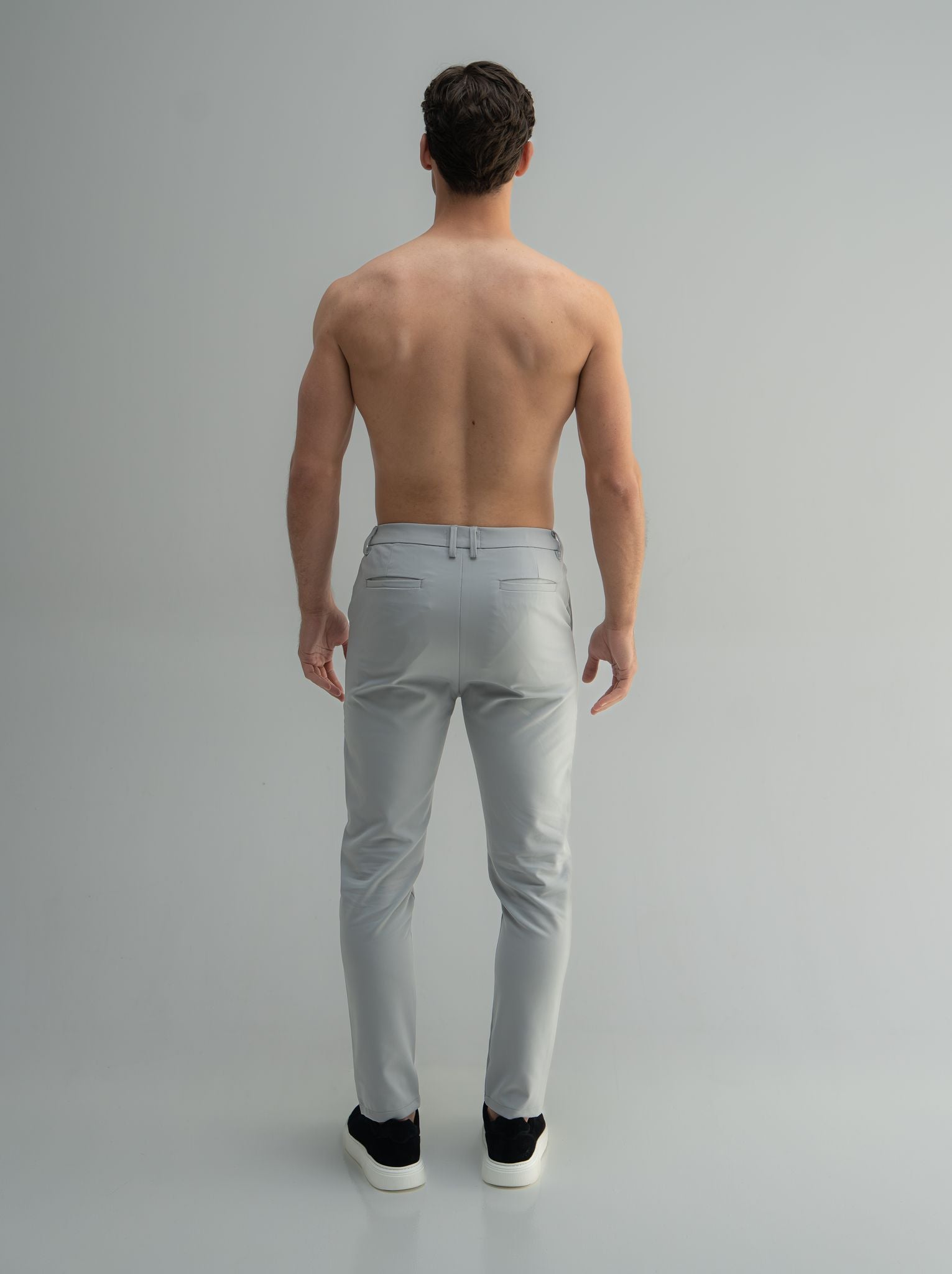 Tailored stretch trousers 
Slim fit
Stretch fabric
Belt loops
