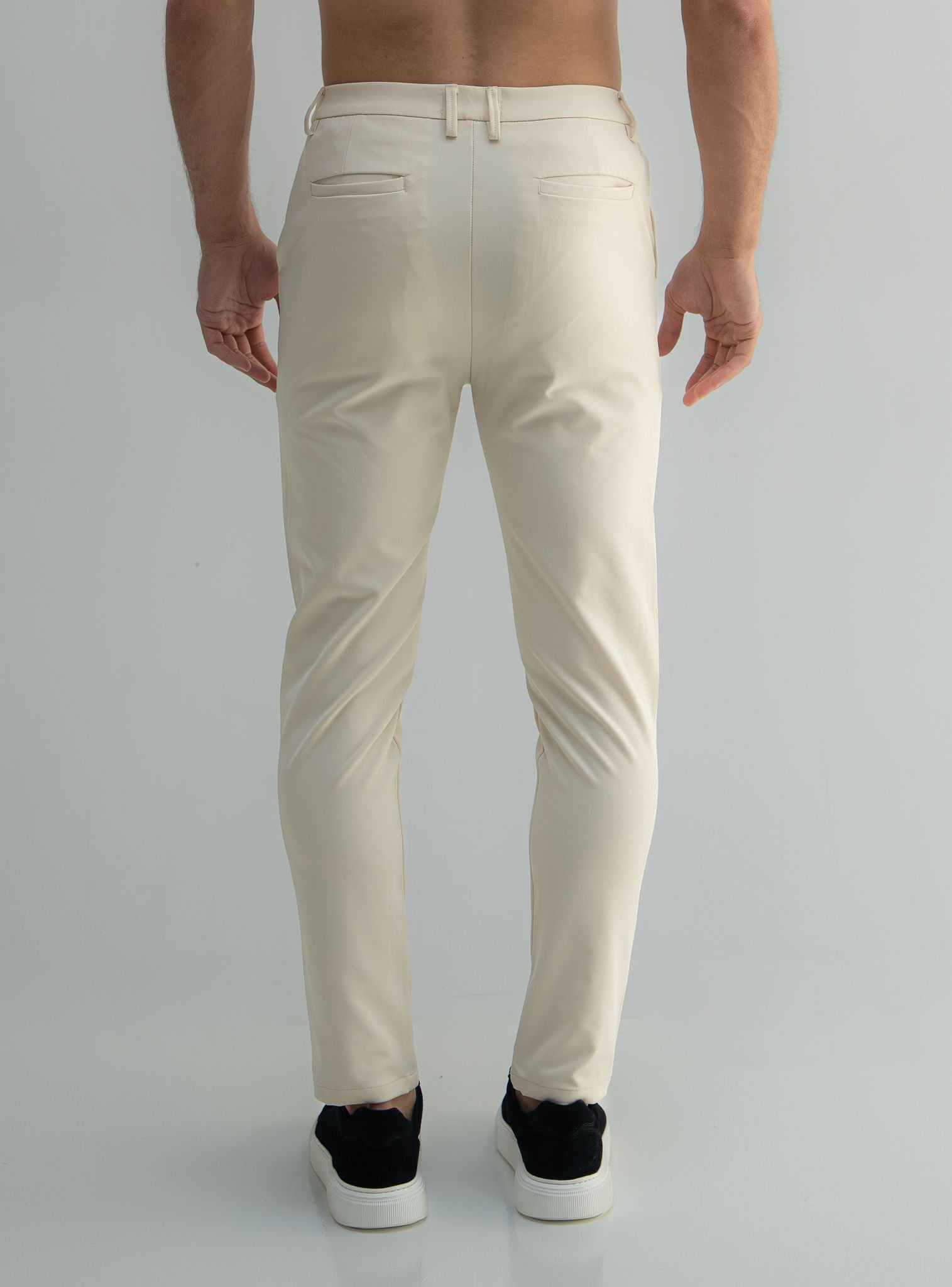Tailored stretch trousers 
Slim fit
Stretch fabric
Belt loops