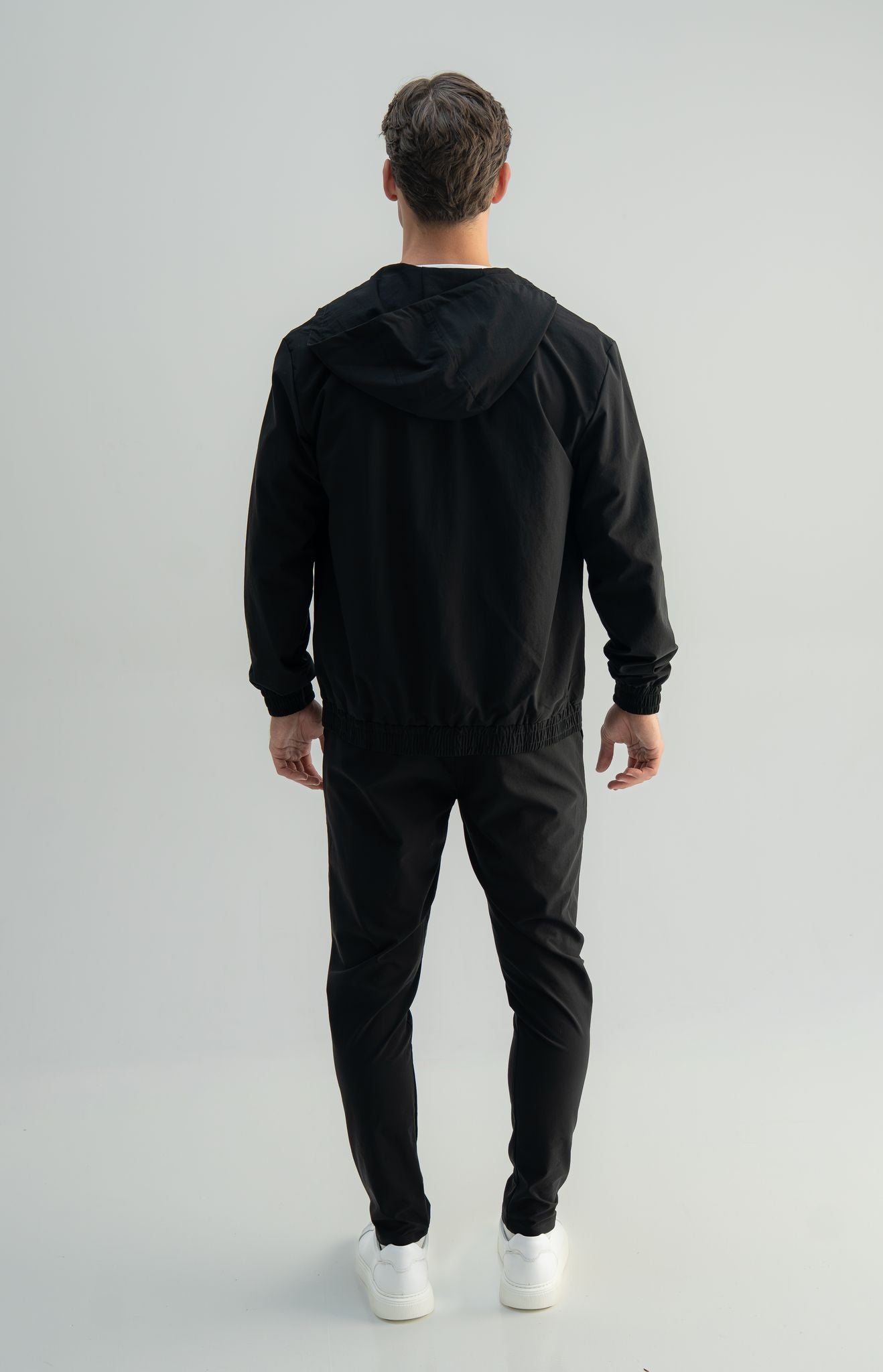 Arso Amsterdam Zip casual set
Slim fit
Zip closure
Structured collar
Premium stretch fabric
Breathable and lightweight
Smooth matte finish
Reinforced seams
Shape-retaining