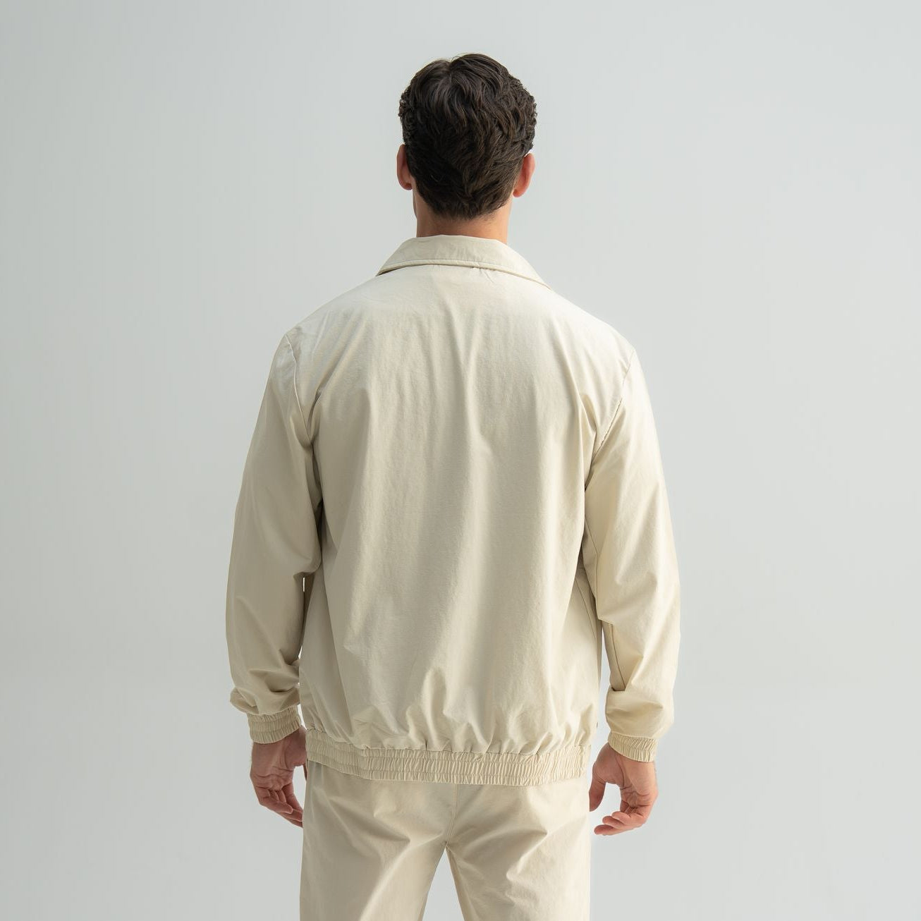 Arso Amsterdam Zip casual set
Slim fit
Zip closure
Structured collar
Premium stretch fabric
Breathable and lightweight
Smooth matte finish
Reinforced seams
Shape-retaining
