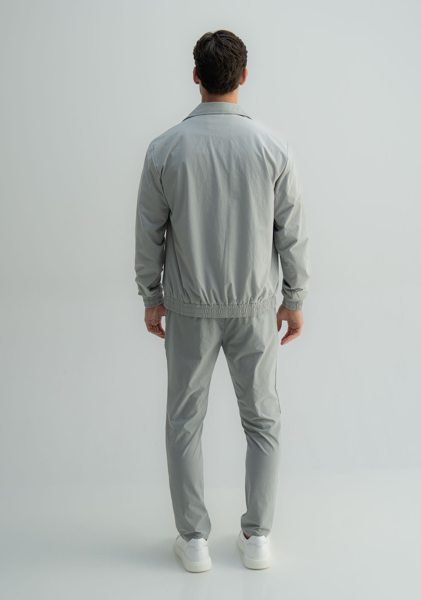 Arso Amsterdam Zip casual set
Slim fit
Zip closure
Structured collar
Premium stretch fabric
Breathable and lightweight
Smooth matte finish
Reinforced seams
Shape-retaining