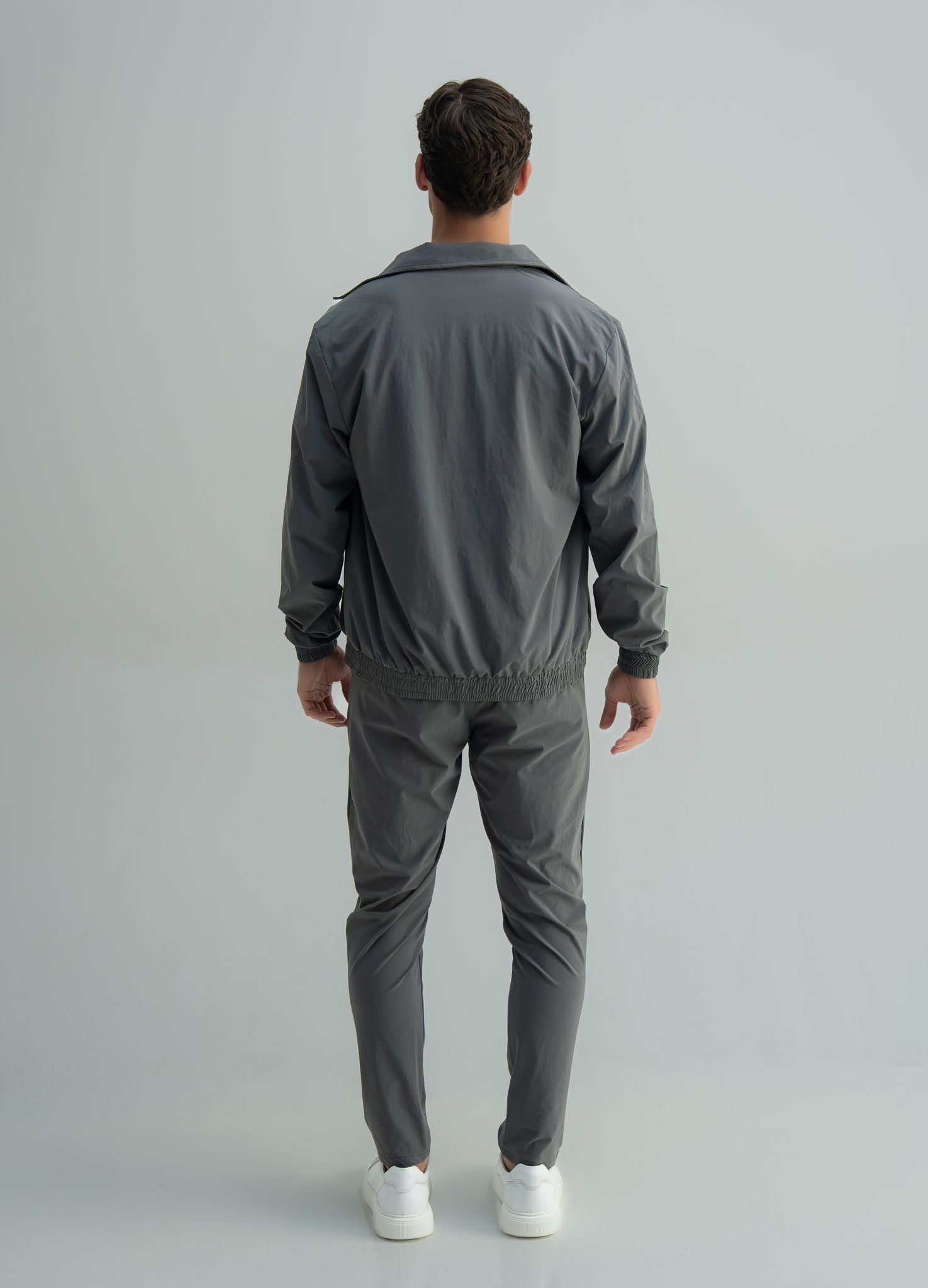 Arso Amsterdam Zip casual set
Slim fit
Zip closure
Structured collar
Premium stretch fabric
Breathable and lightweight
Smooth matte finish
Reinforced seams
Shape-retaining