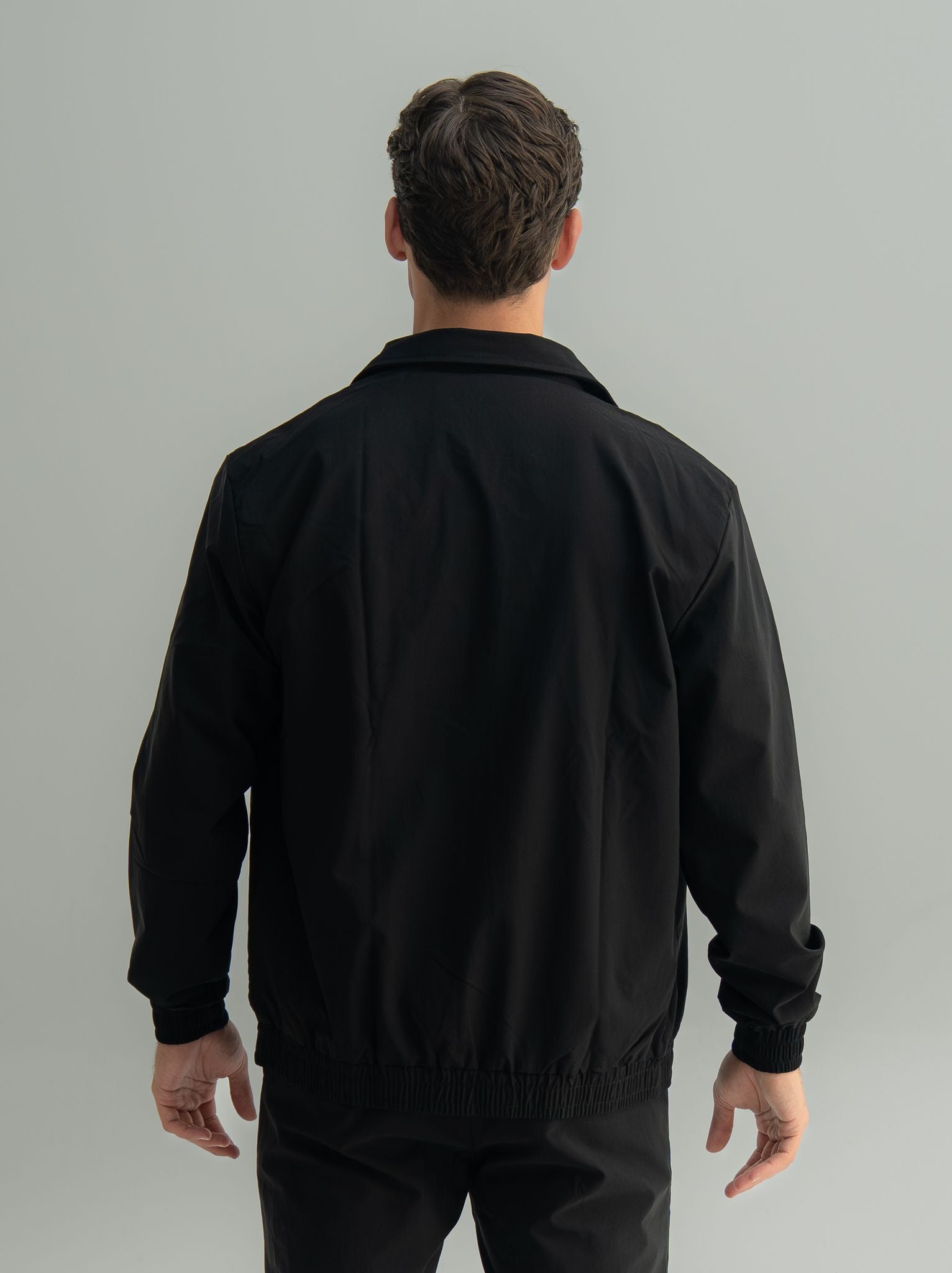Arso Amsterdam Zip casual set
Slim fit
Zip closure
Structured collar
Premium stretch fabric
Breathable and lightweight
Smooth matte finish
Reinforced seams
Shape-retaining