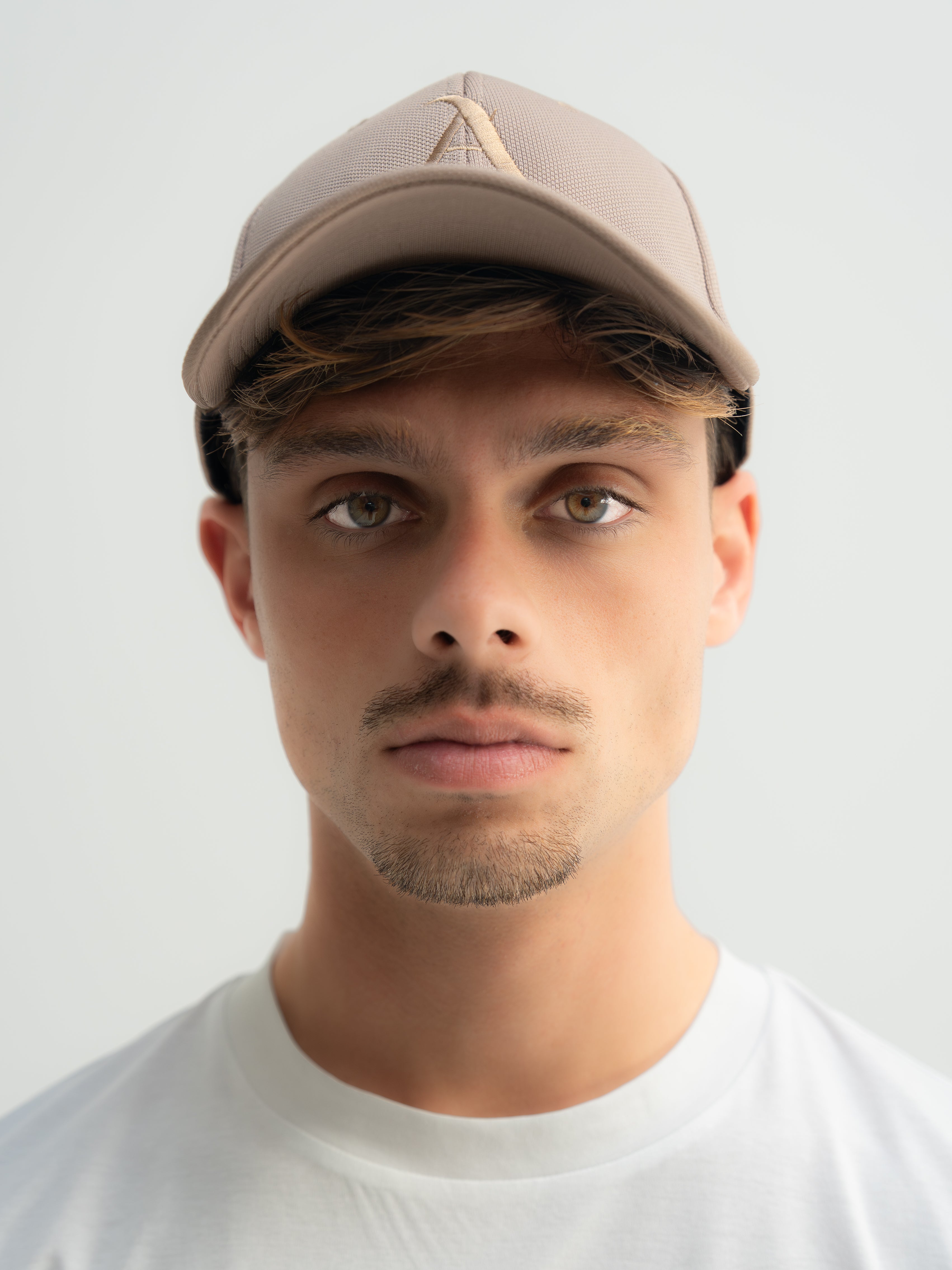 Refined Monogram Cap in Black/Black
Embroidered ARSO Monogram
Structured Front Panel
100% Cotton
Curved Brim
Six-Panel Construction
Ventilation Eyelets
Adjustable Back Closure
Designed for a clean, effortless finish.