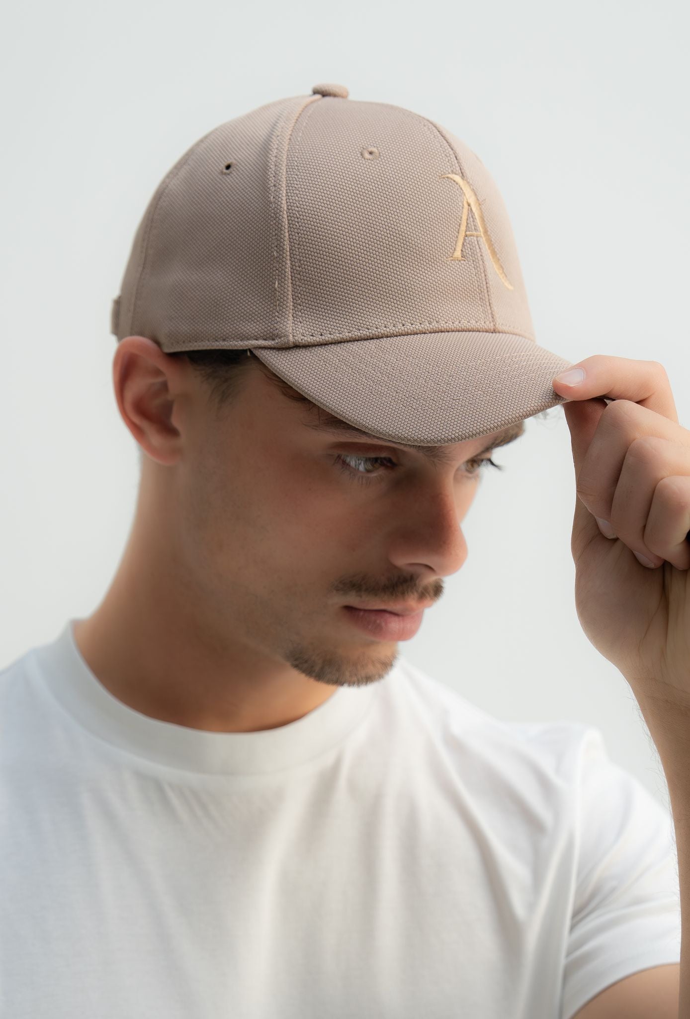 Refined Monogram Cap in Black/Black
Embroidered ARSO Monogram
Structured Front Panel
100% Cotton
Curved Brim
Six-Panel Construction
Ventilation Eyelets
Adjustable Back Closure
Designed for a clean, effortless finish.