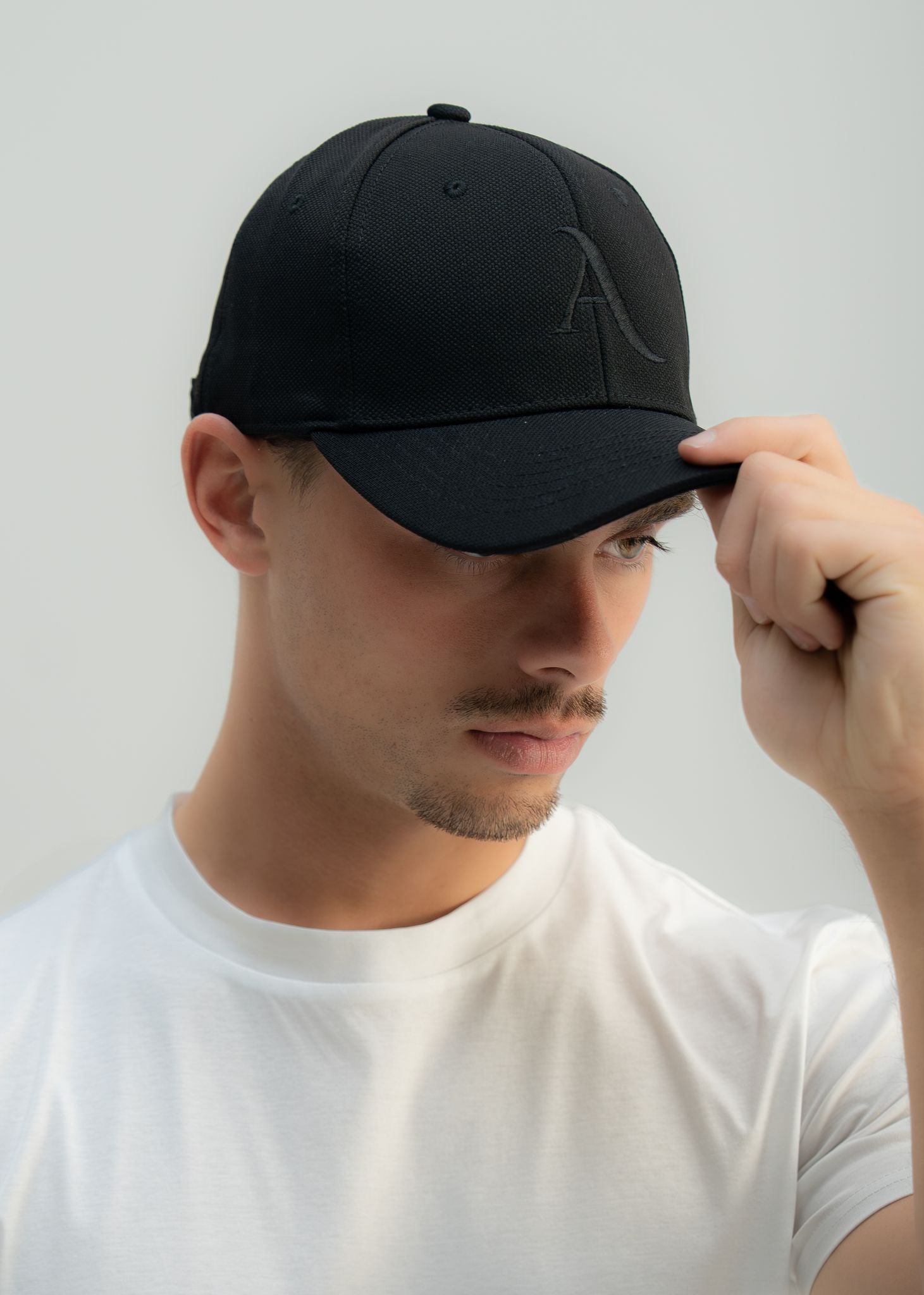 Refined Monogram Cap in Black/Black
Embroidered ARSO Monogram
Structured Front Panel
100% Cotton
Curved Brim
Six-Panel Construction
Ventilation Eyelets
Adjustable Back Closure
Designed for a clean, effortless finish.