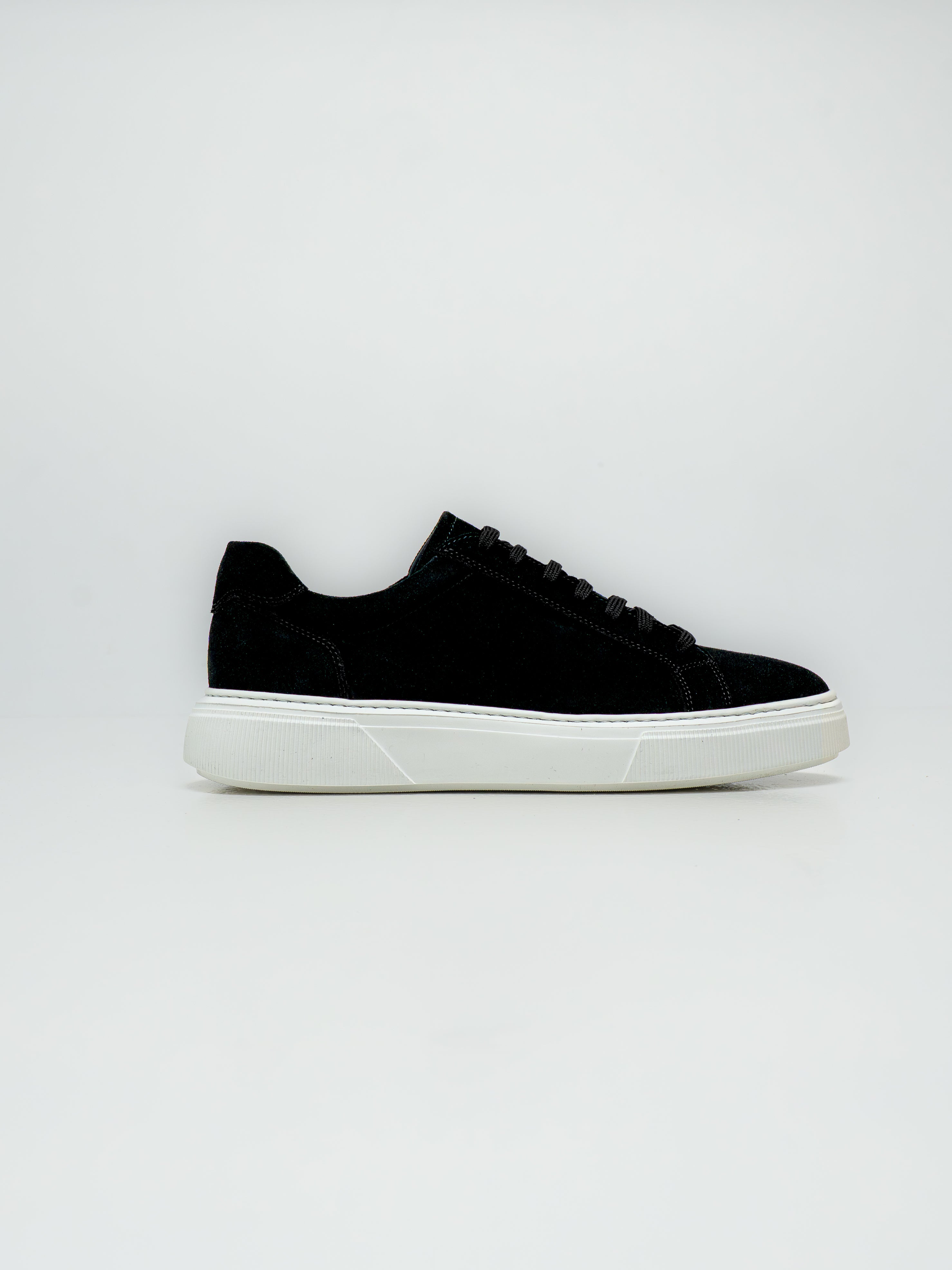 CLASSIC SUEDE SNEAKERS - BLACK