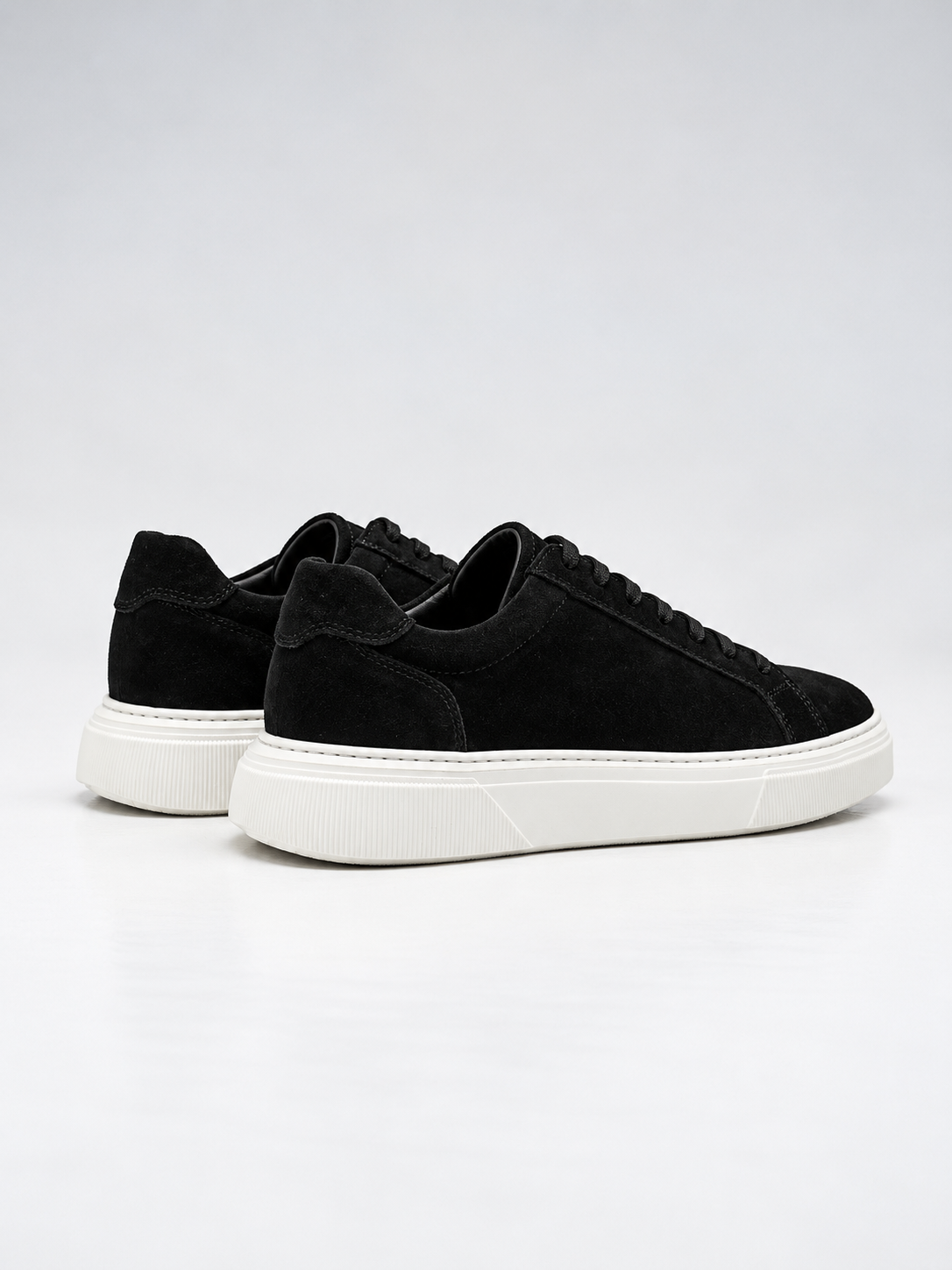 CLASSIC SUEDE SNEAKERS - BLACK