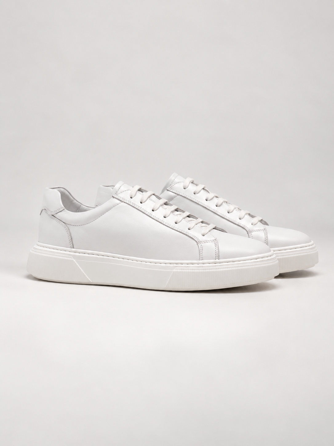 CLASSIC LEATHER SNEAKERS - WHITE