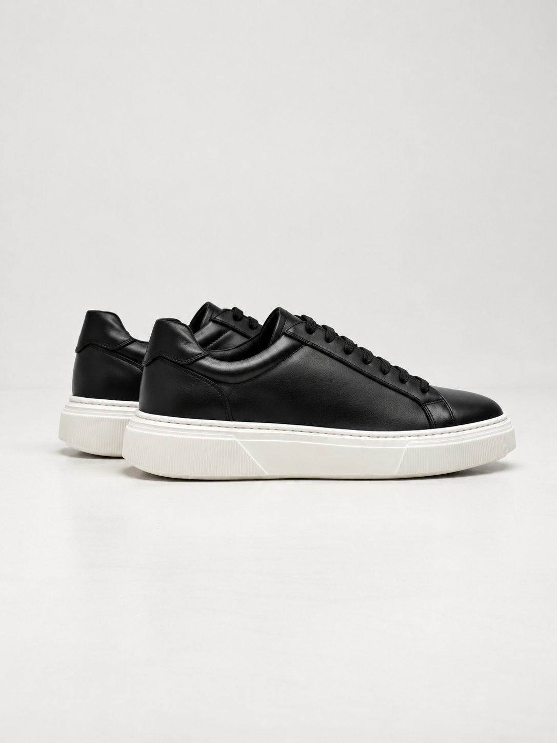 CLASSIC LEATHER SNEAKERS - BLACK
