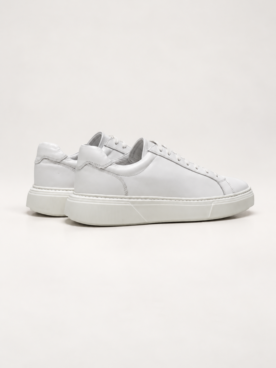CLASSIC LEATHER SNEAKERS - WHITE