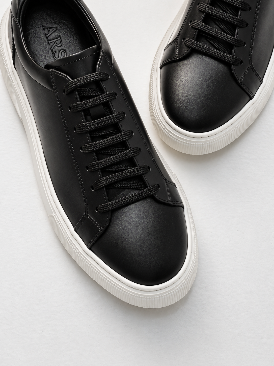 CLASSIC LEATHER SNEAKERS - BLACK