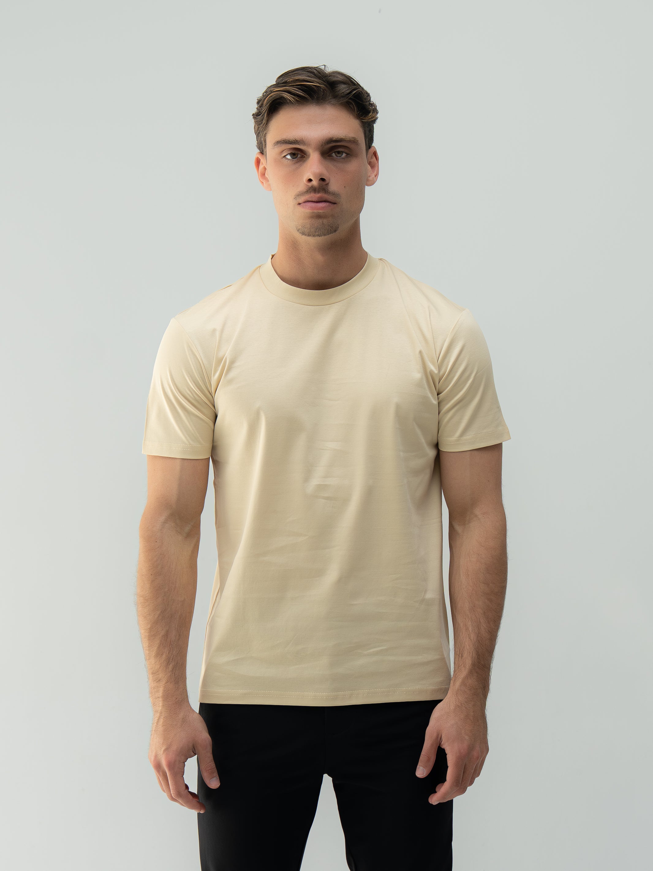 Arso Amsterdam Slim cotton tee
Slim fit
100% cotton
Soft and breathable
Crew neck
Short sleeves
100% Waterproof/Stain-proof