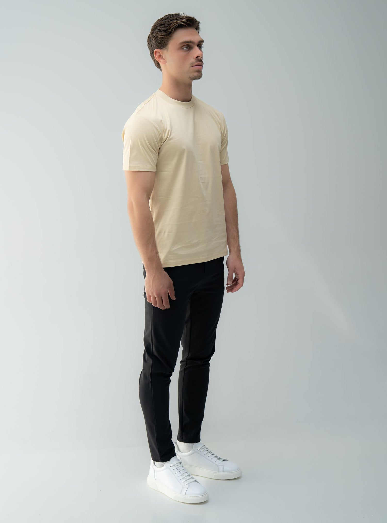 Arso Amsterdam Slim cotton tee
Slim fit
100% cotton
Soft and breathable
Crew neck
Short sleeves
100% Waterproof/Stain-proof