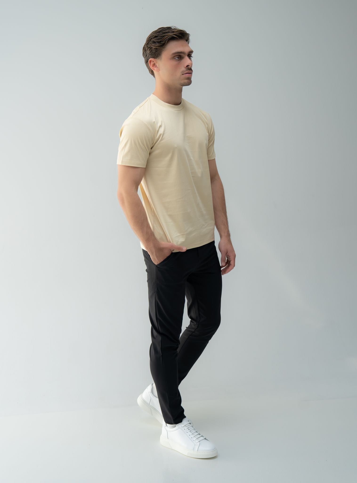 Arso Amsterdam Slim cotton tee
Slim fit
100% cotton
Soft and breathable
Crew neck
Short sleeves
100% Waterproof/Stain-proof