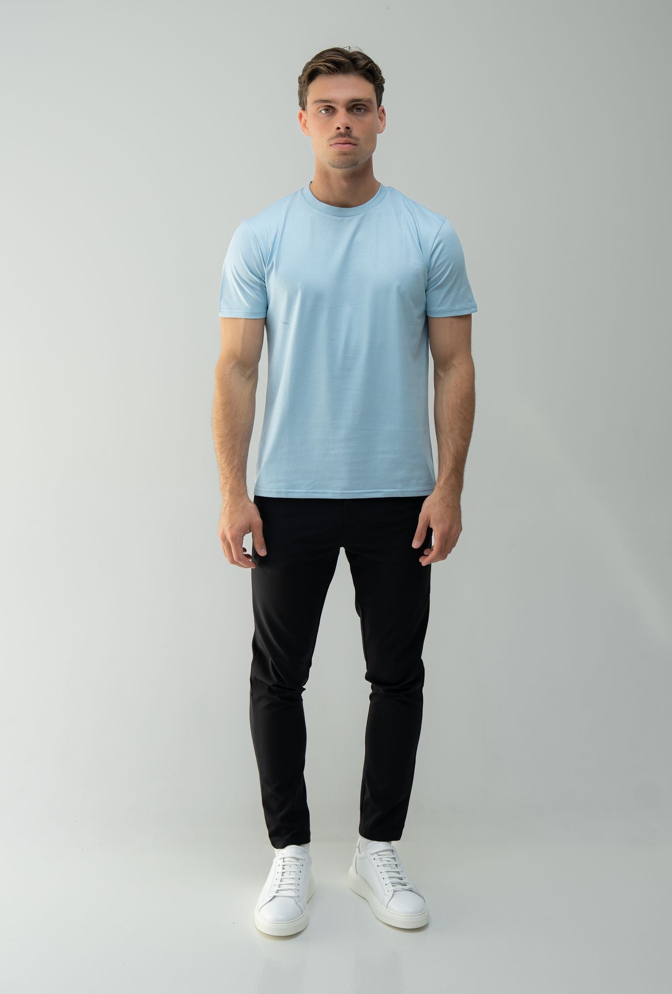 Arso Amsterdam Slim cotton tee
Slim fit
100% cotton
Soft and breathable
Crew neck
Short sleeves
100% Waterproof/Stain-proof
