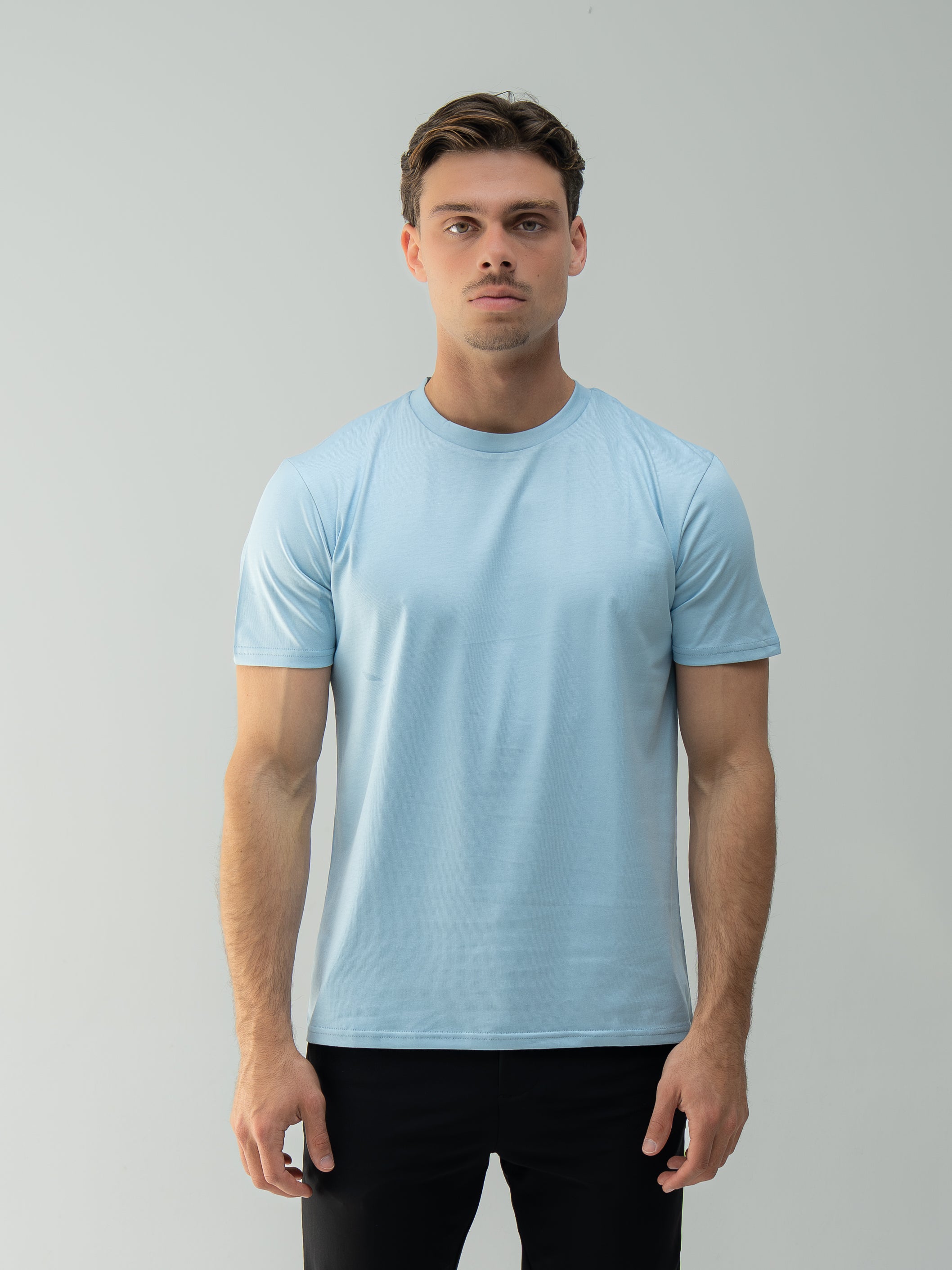 Arso Amsterdam Slim cotton tee
Slim fit
100% cotton
Soft and breathable
Crew neck
Short sleeves
100% Waterproof/Stain-proof