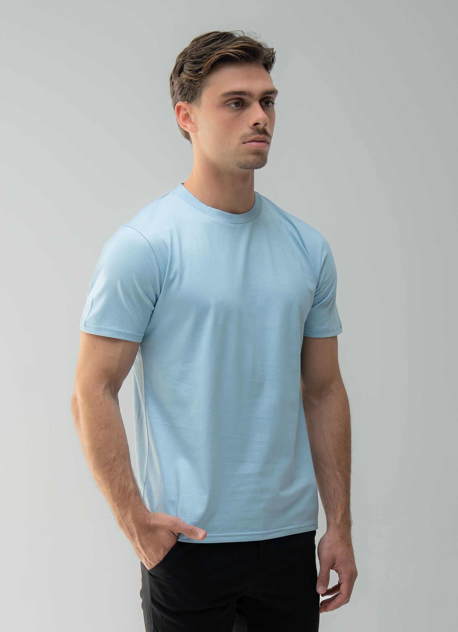 Arso Amsterdam Slim cotton tee
Slim fit
100% cotton
Soft and breathable
Crew neck
Short sleeves
100% Waterproof/Stain-proof
