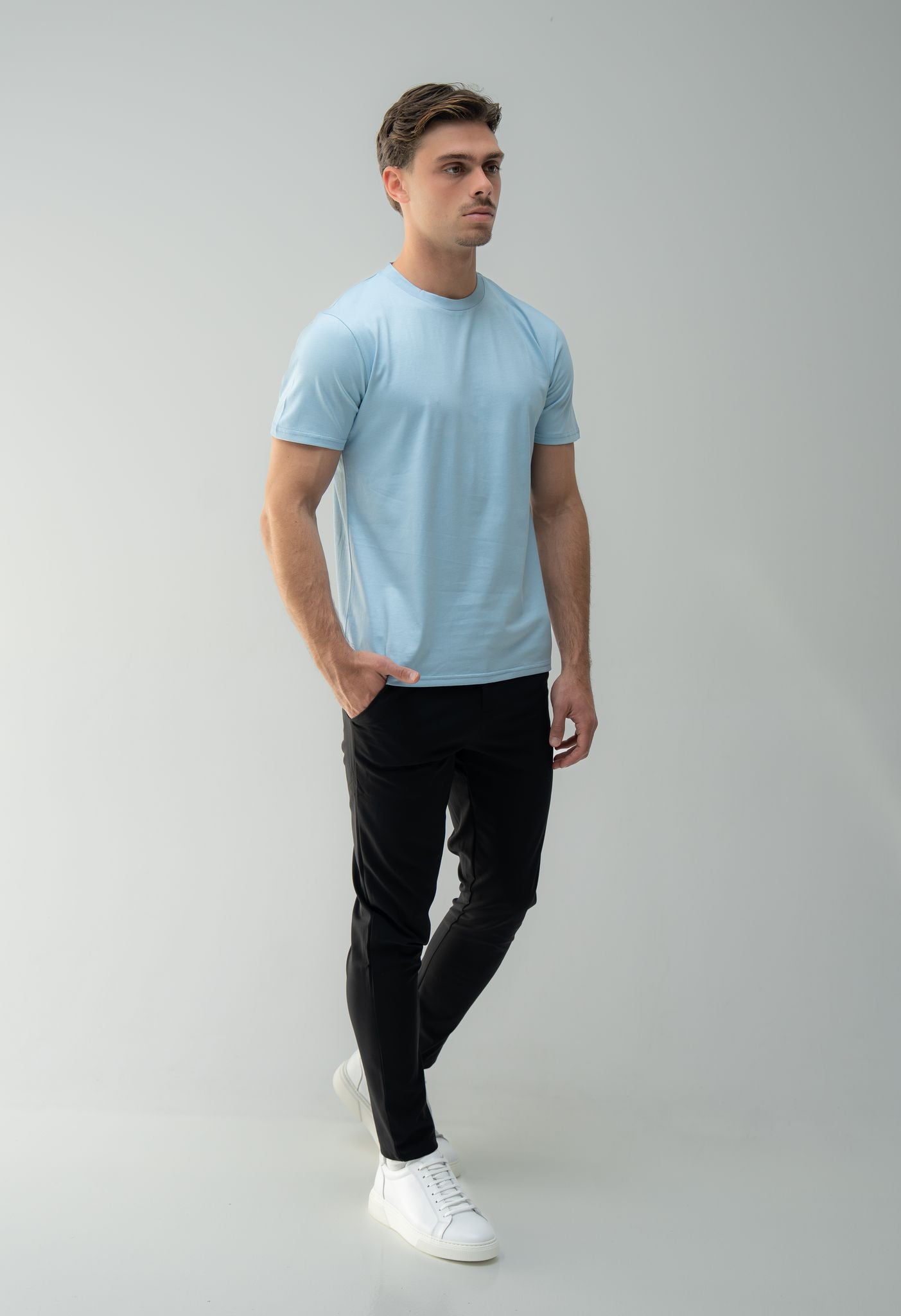 Arso Amsterdam Slim cotton tee
Slim fit
100% cotton
Soft and breathable
Crew neck
Short sleeves
100% Waterproof/Stain-proof