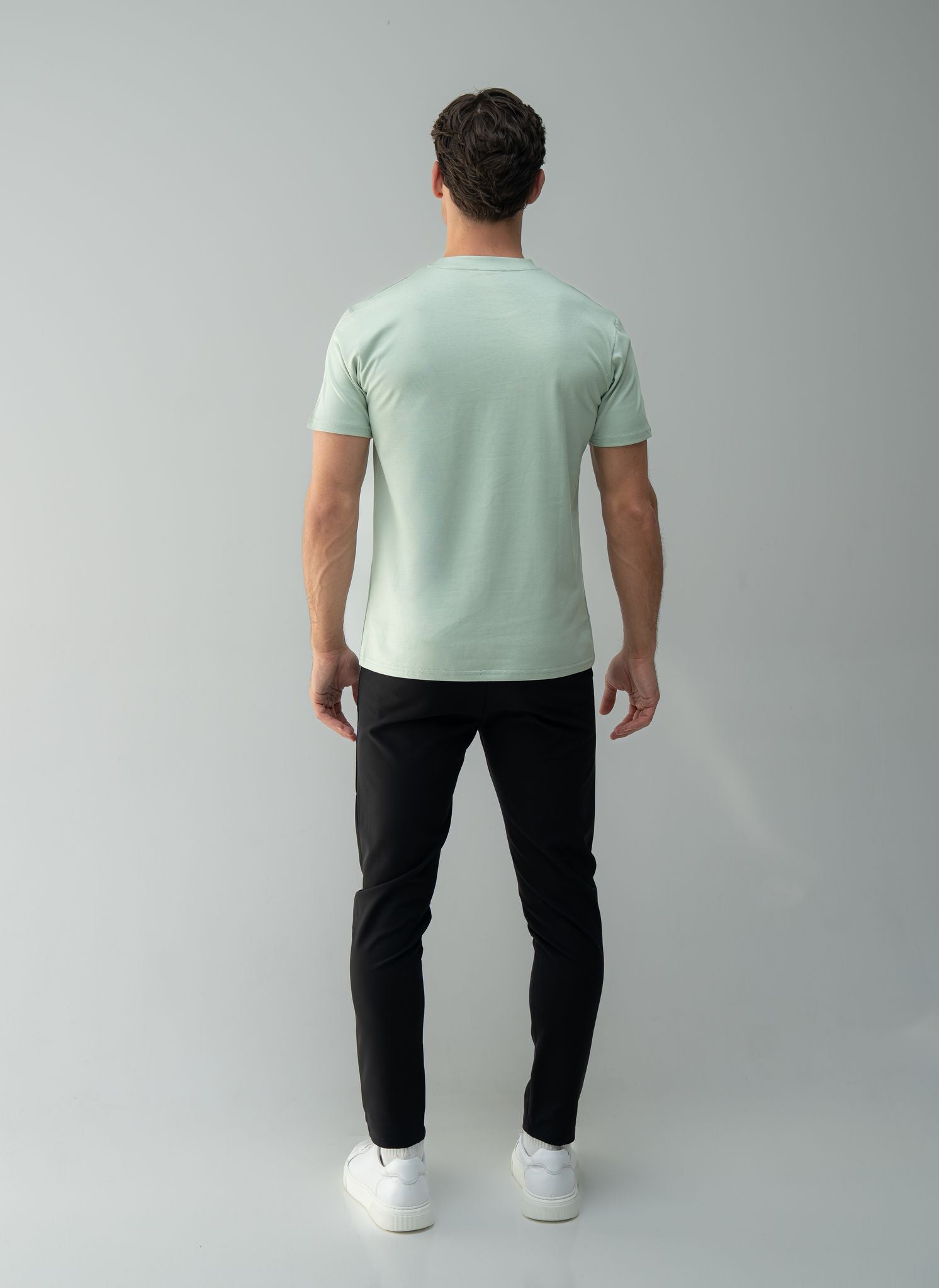 Arso Amsterdam Slim cotton tee
Slim fit
100% cotton
Soft and breathable
Crew neck
Short sleeves
100% Waterproof/Stain-proof