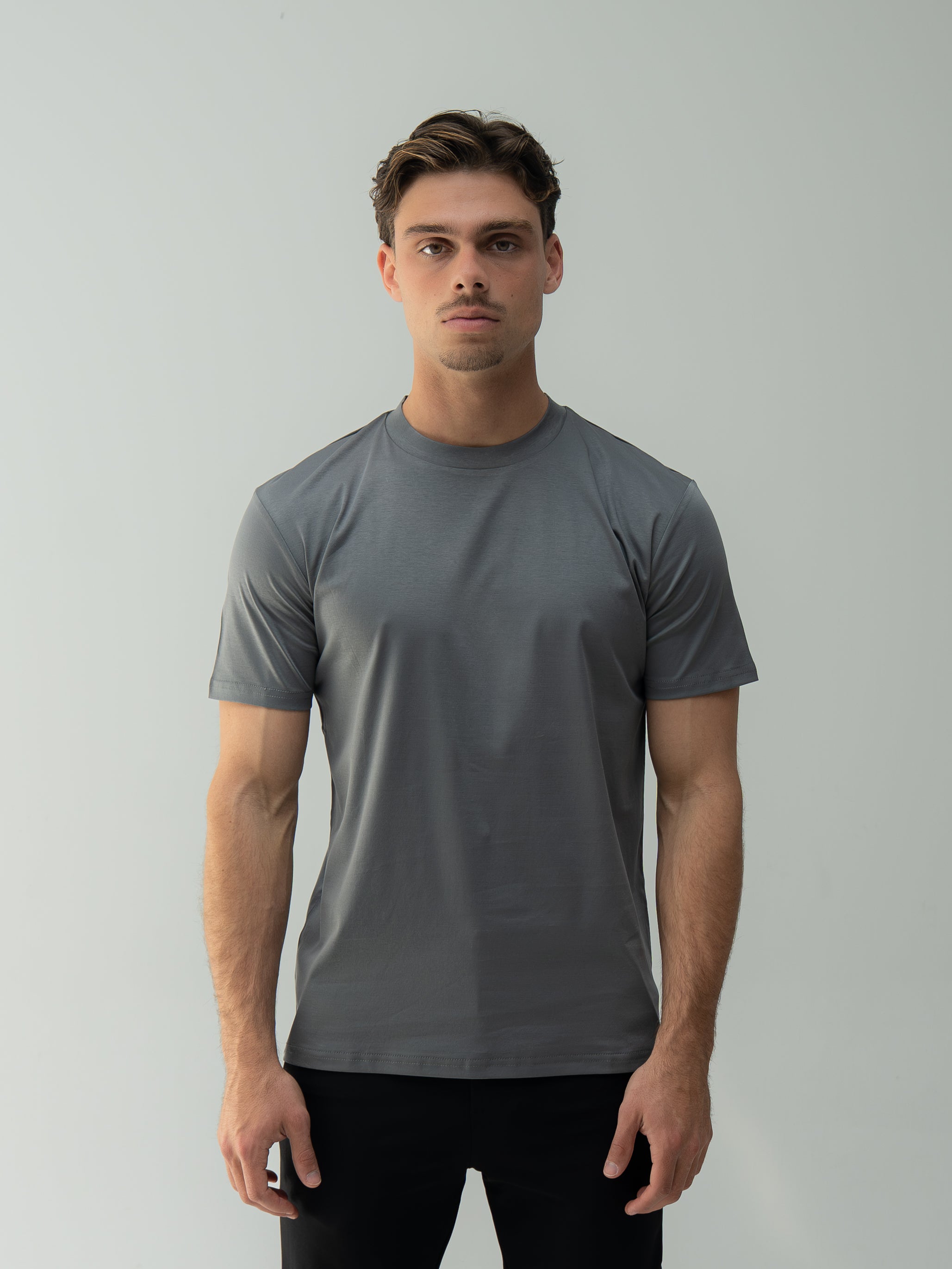 Arso Amsterdam Slim cotton tee
Slim fit
100% cotton
Soft and breathable
Crew neck
Short sleeves
100% Waterproof/Stain-proof