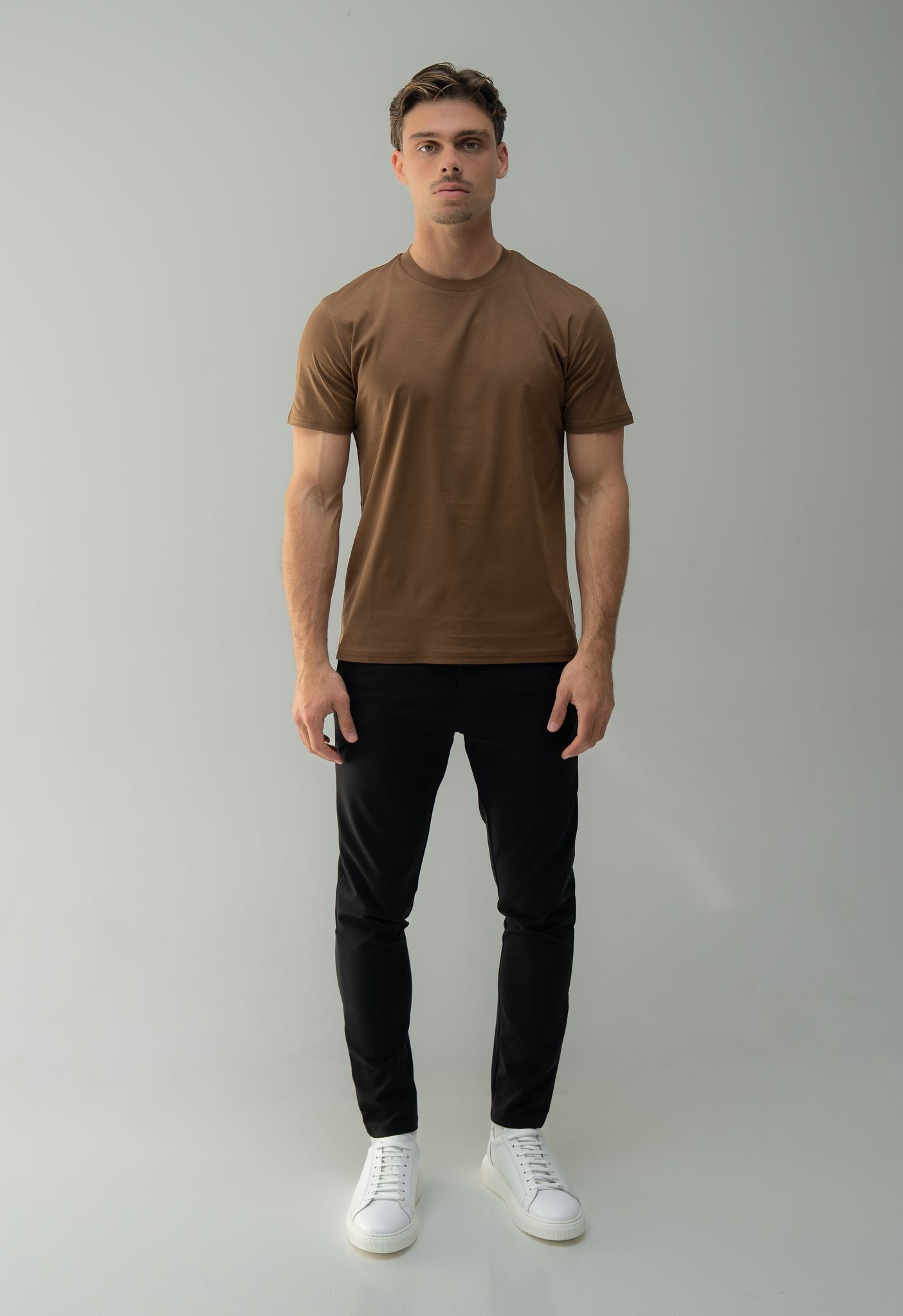 Arso Amsterdam Slim cotton tee
Slim fit
100% cotton
Soft and breathable
Crew neck
Short sleeves
100% Waterproof/Stain-proof