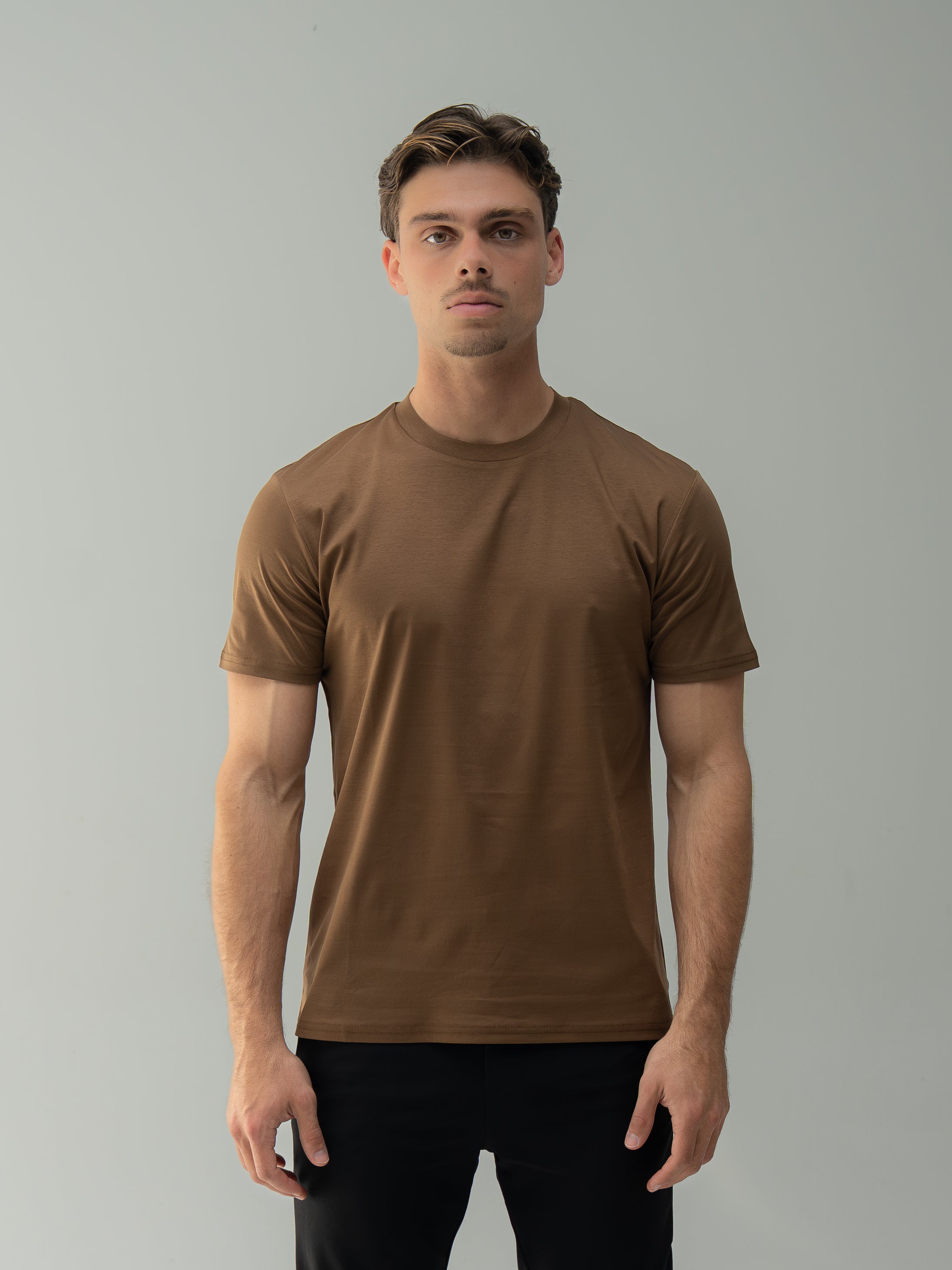 Arso Amsterdam Slim cotton tee
Slim fit
100% cotton
Soft and breathable
Crew neck
Short sleeves
100% Waterproof/Stain-proof