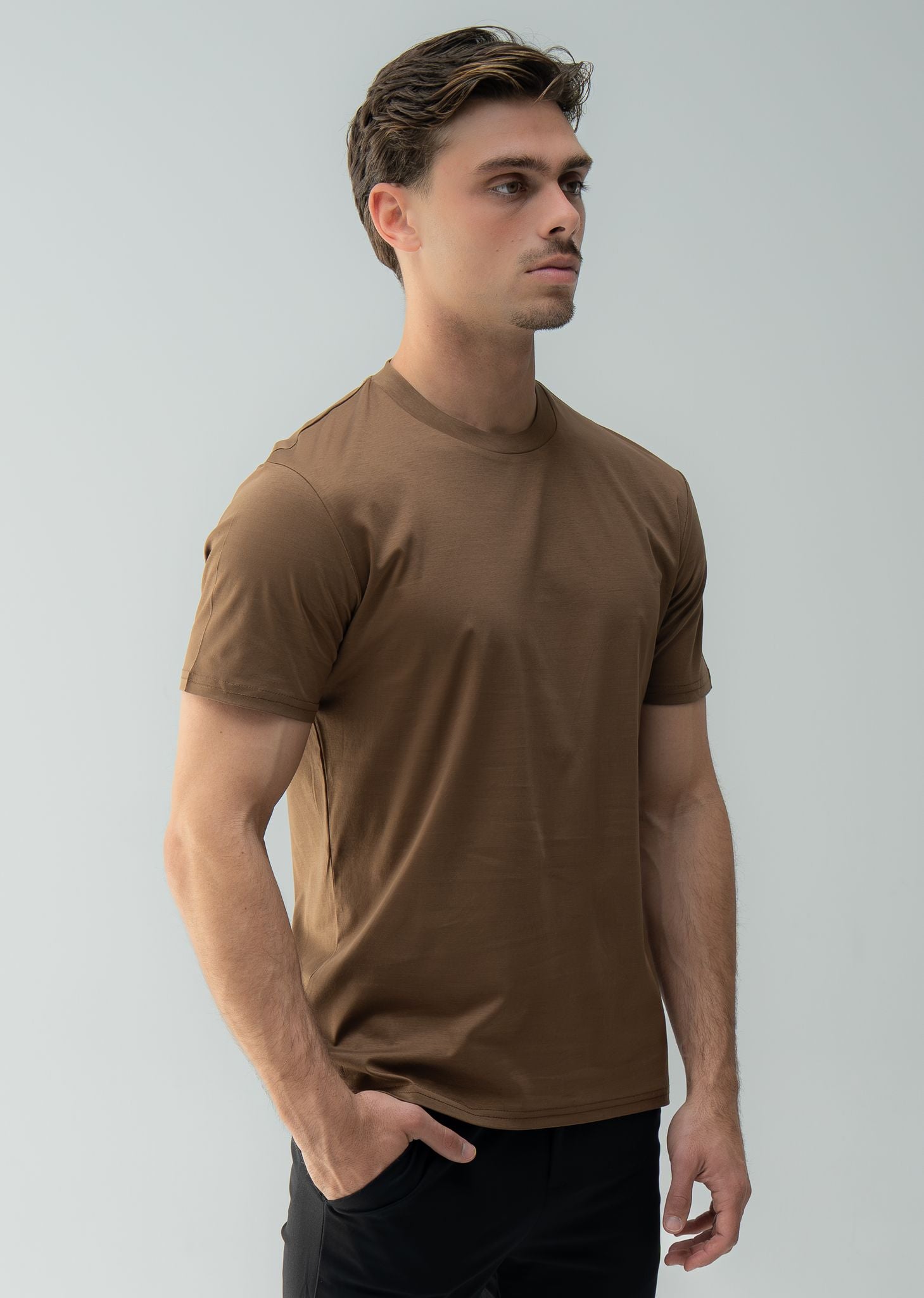Arso Amsterdam Slim cotton tee
Slim fit
100% cotton
Soft and breathable
Crew neck
Short sleeves
100% Waterproof/Stain-proof
