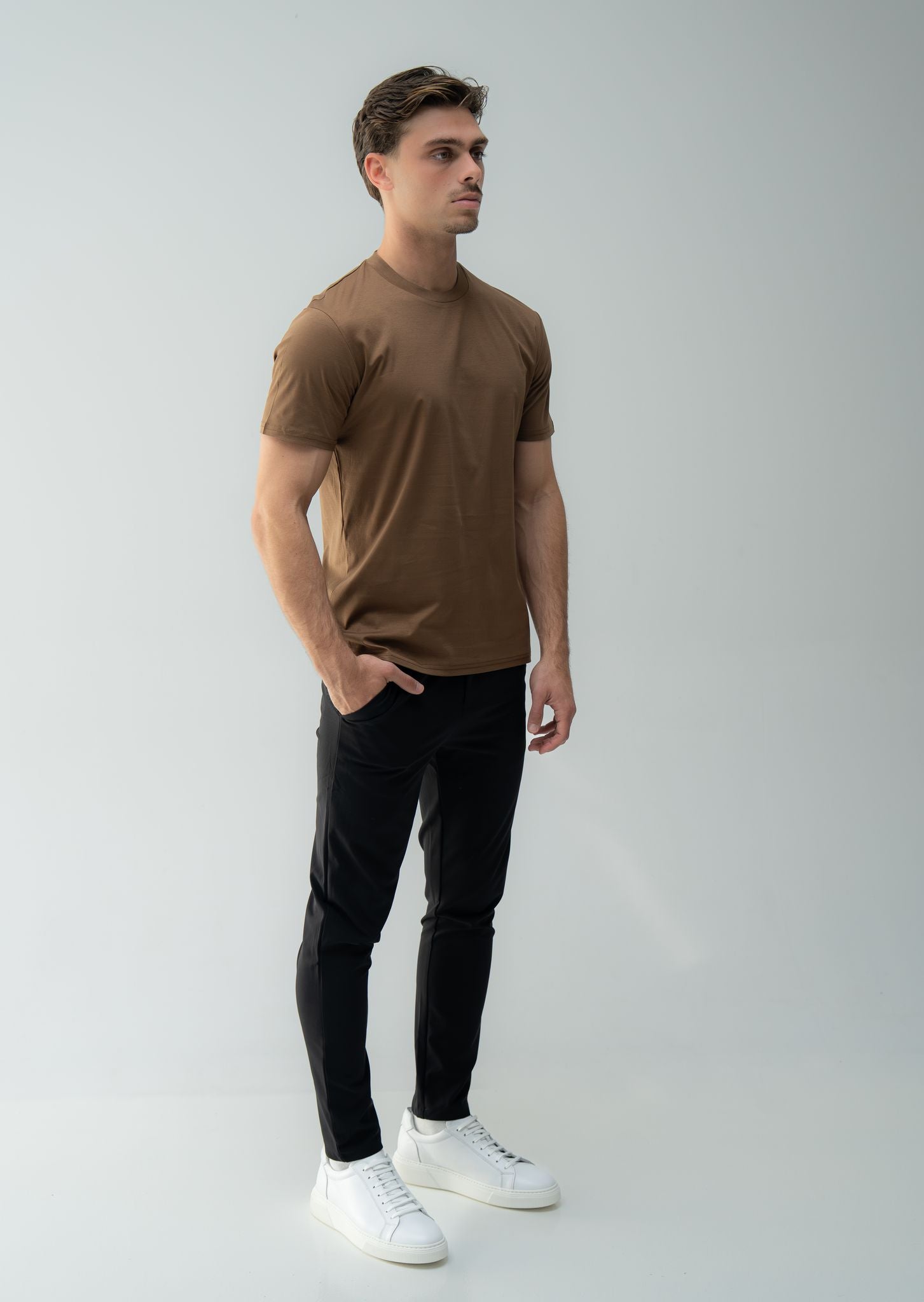 Arso Amsterdam Slim cotton tee
Slim fit
100% cotton
Soft and breathable
Crew neck
Short sleeves
100% Waterproof/Stain-proof