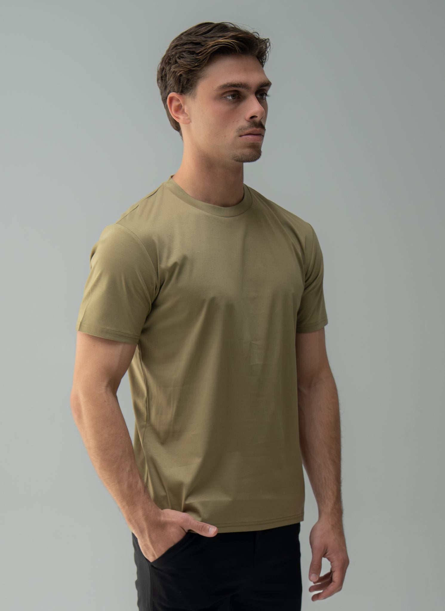 Arso Amsterdam Slim cotton tee
Slim fit
100% cotton
Soft and breathable
Crew neck
Short sleeves
100% Waterproof/Stain-proof