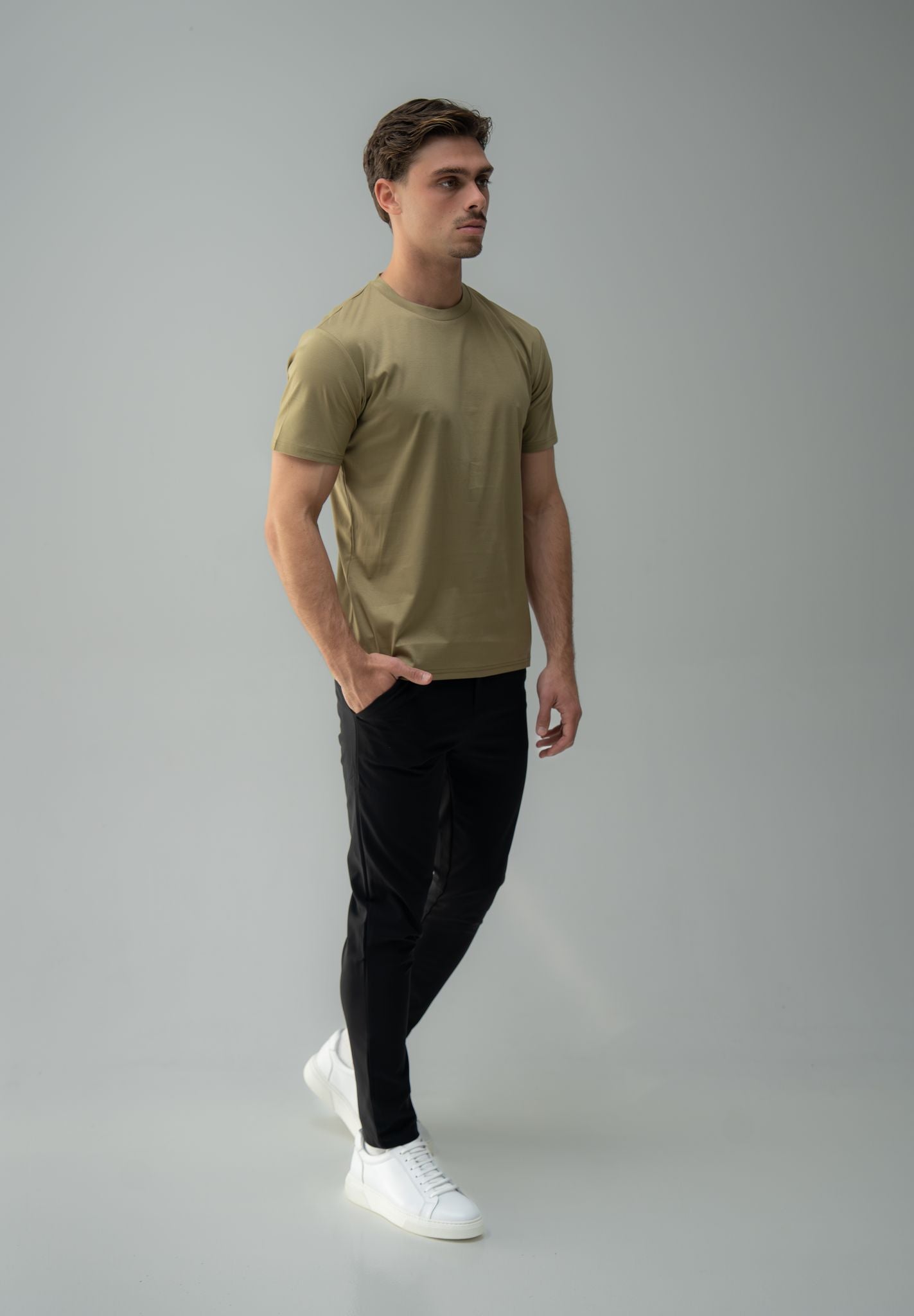 Arso Amsterdam Slim cotton tee
Slim fit
100% cotton
Soft and breathable
Crew neck
Short sleeves
100% Waterproof/Stain-proof