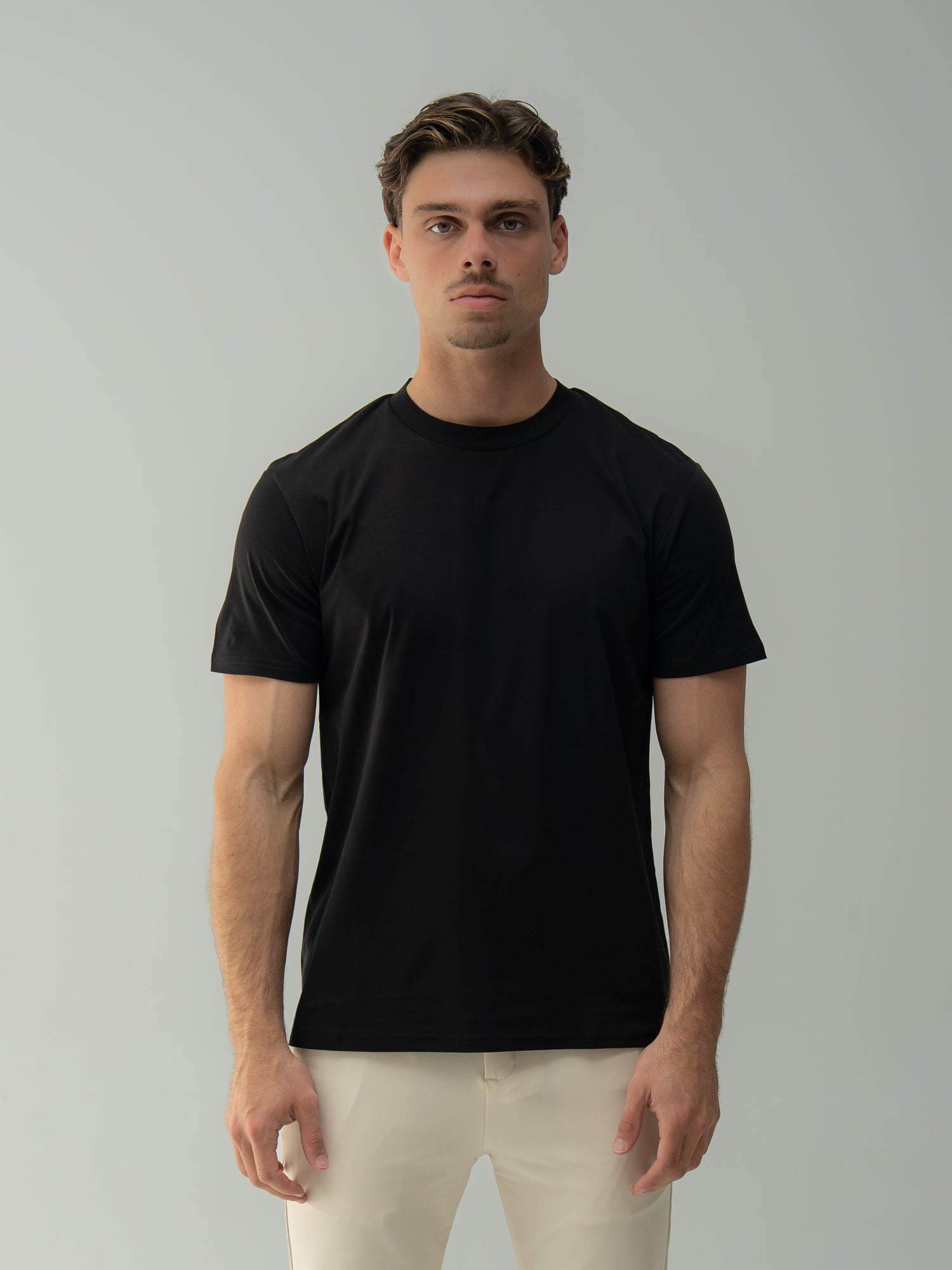 Arso Amsterdam Slim cotton tee
Slim fit
100% cotton
Soft and breathable
Crew neck
Short sleeves
100% Waterproof/Stain-proof