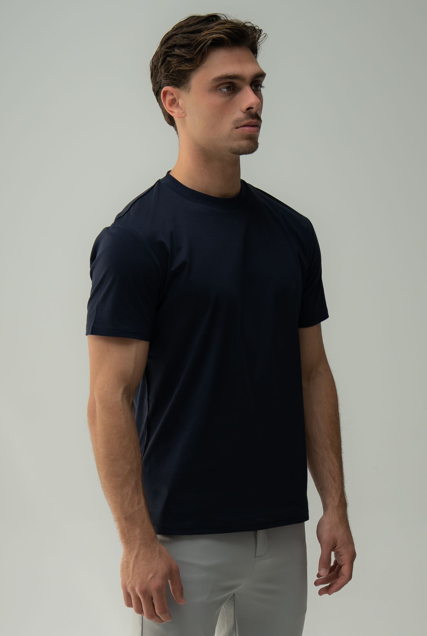 Arso Amsterdam Slim cotton tee
Slim fit
100% cotton
Soft and breathable
Crew neck
Short sleeves
100% Waterproof/Stain-proof