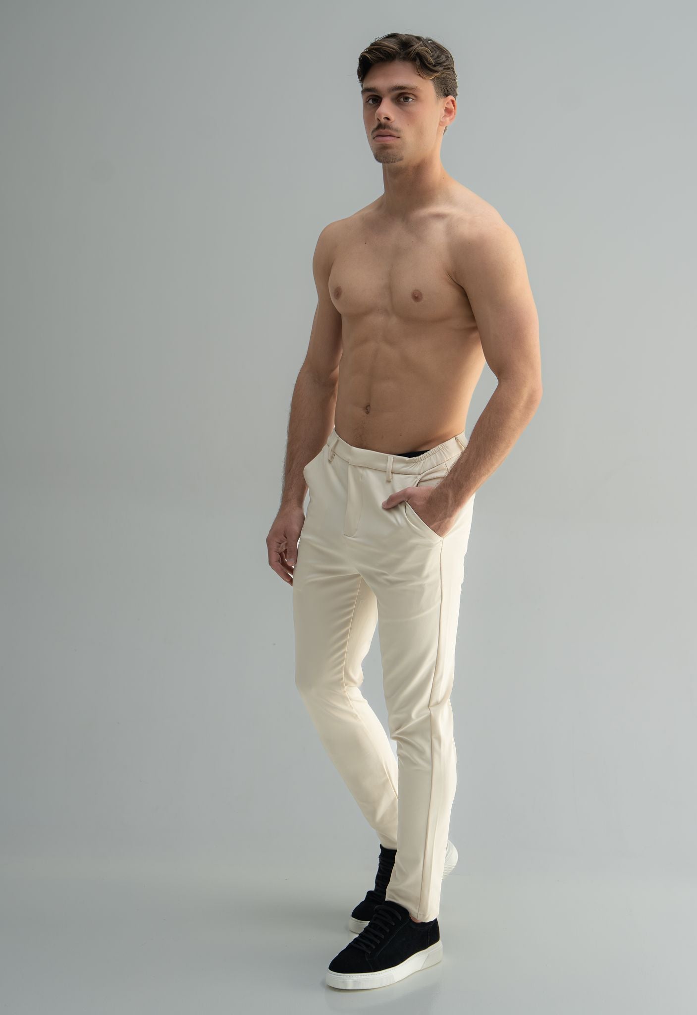 Tailored stretch trousers&amp;nbsp;
Slim fit
Stretch fabric
Belt loops