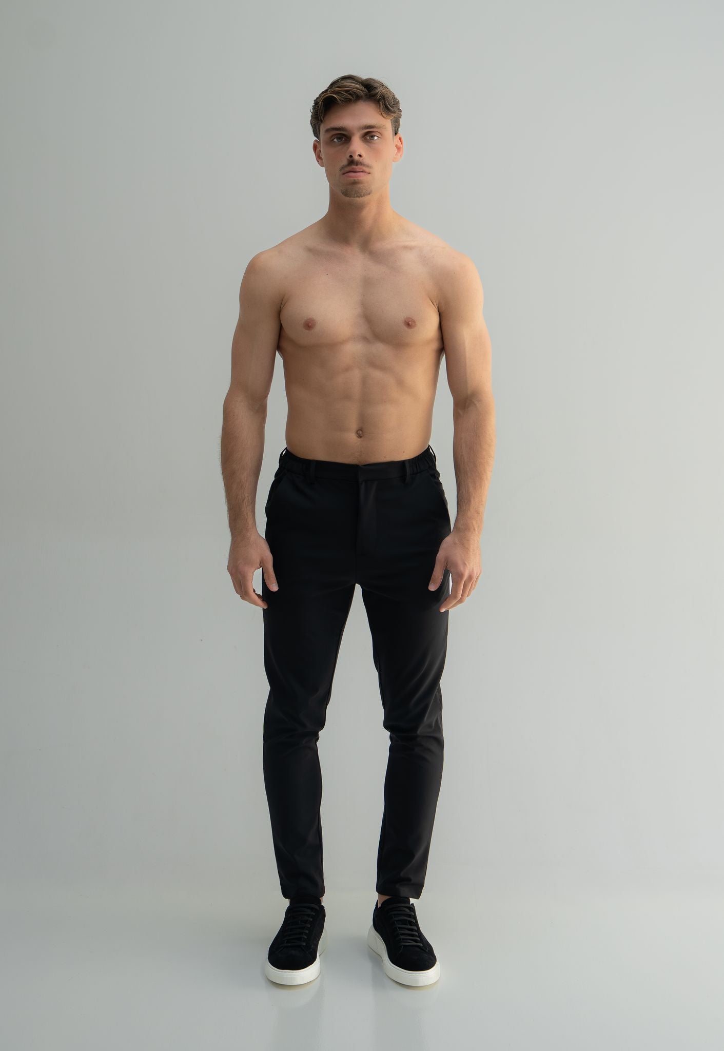 Tailored stretch trousers&amp;nbsp;
Slim fit
Stretch fabric
Belt loops