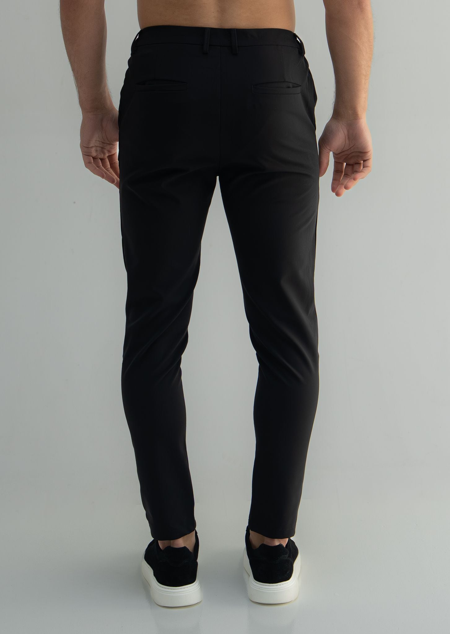 Tailored stretch trousers&amp;nbsp;
Slim fit
Stretch fabric
Belt loops