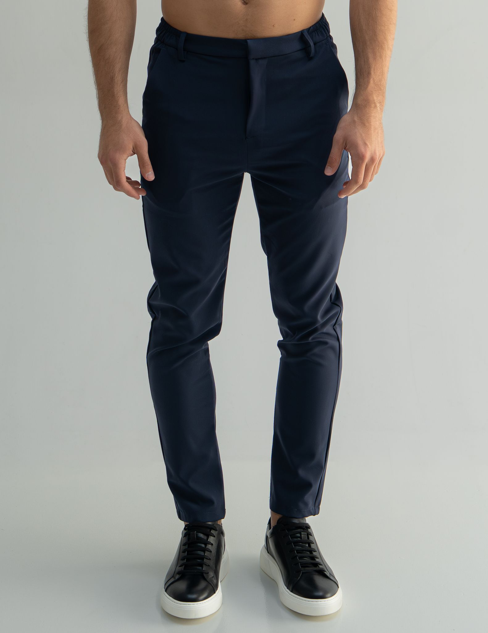 Tailored stretch trousers&amp;nbsp;

Slim fit
Stretch fabric
Belt loops