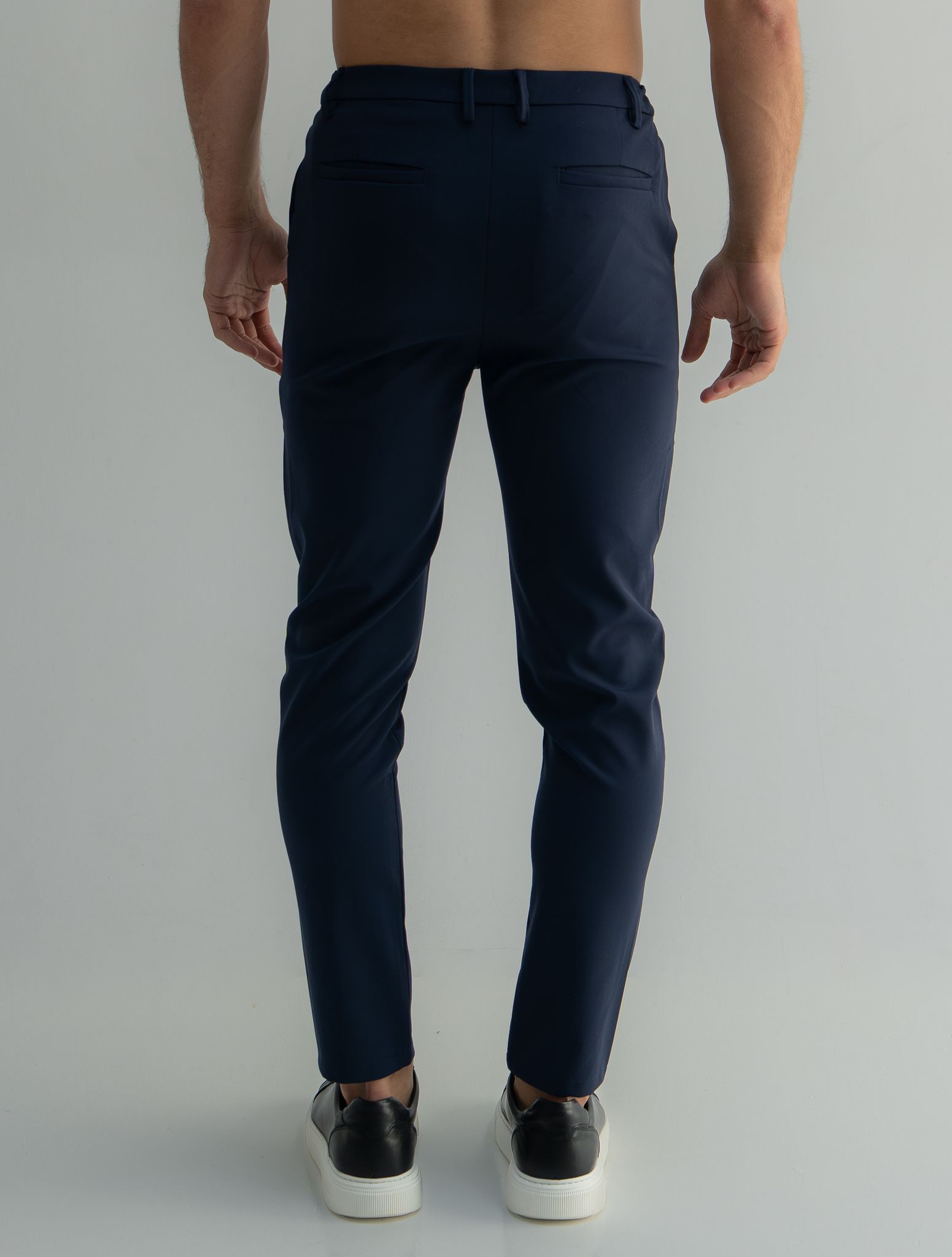 Tailored stretch trousers&amp;nbsp;
Slim fit
Stretch fabric
Belt loops