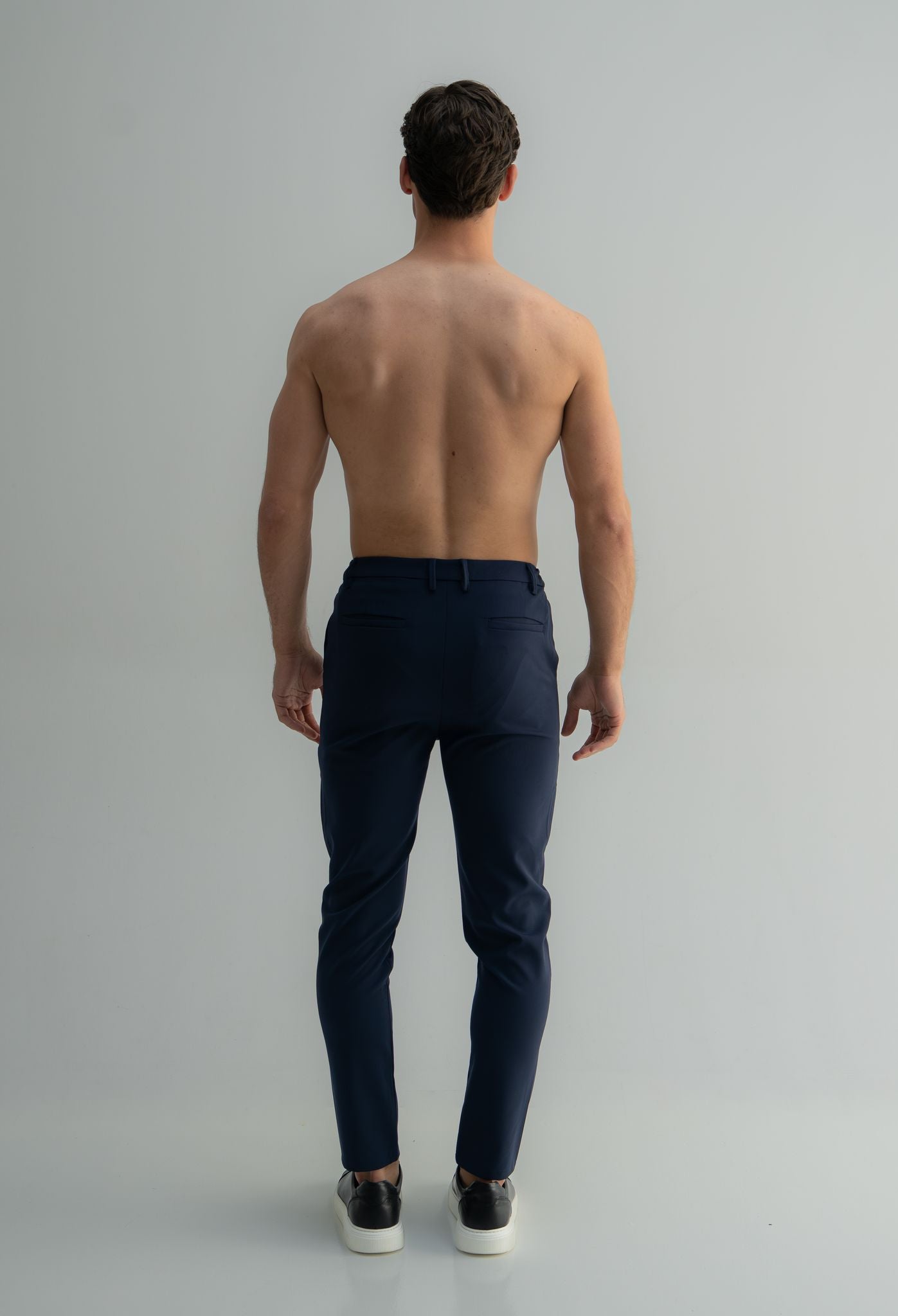 Tailored stretch trousers&amp;nbsp;

Slim fit
Stretch fabric
Belt loops