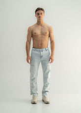 Loose fit denim jeans
Panel construction
Premium denim fabric
Stone washed finish