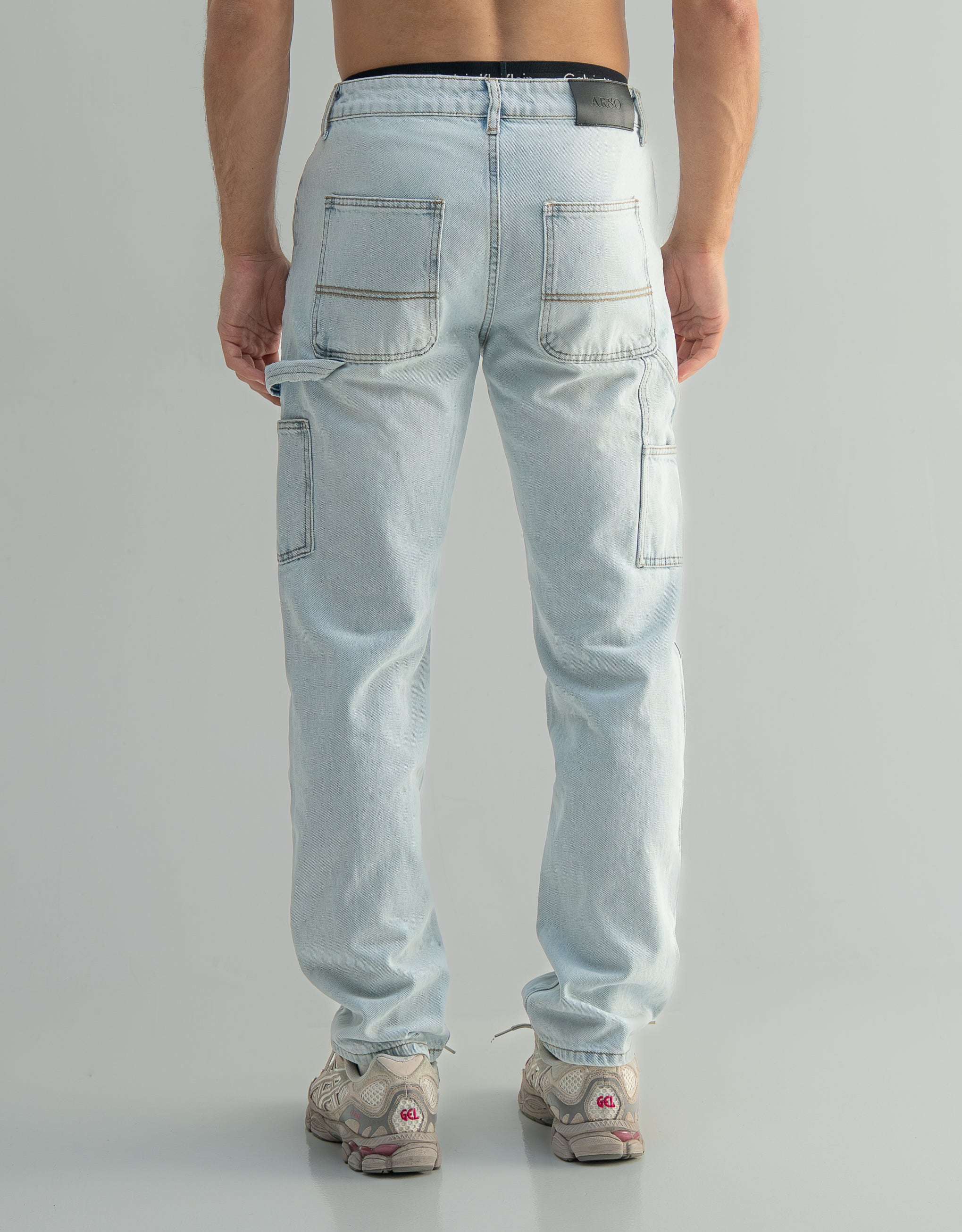 Loose fit denim jeans
Panel construction
Premium denim fabric
Stone washed finish